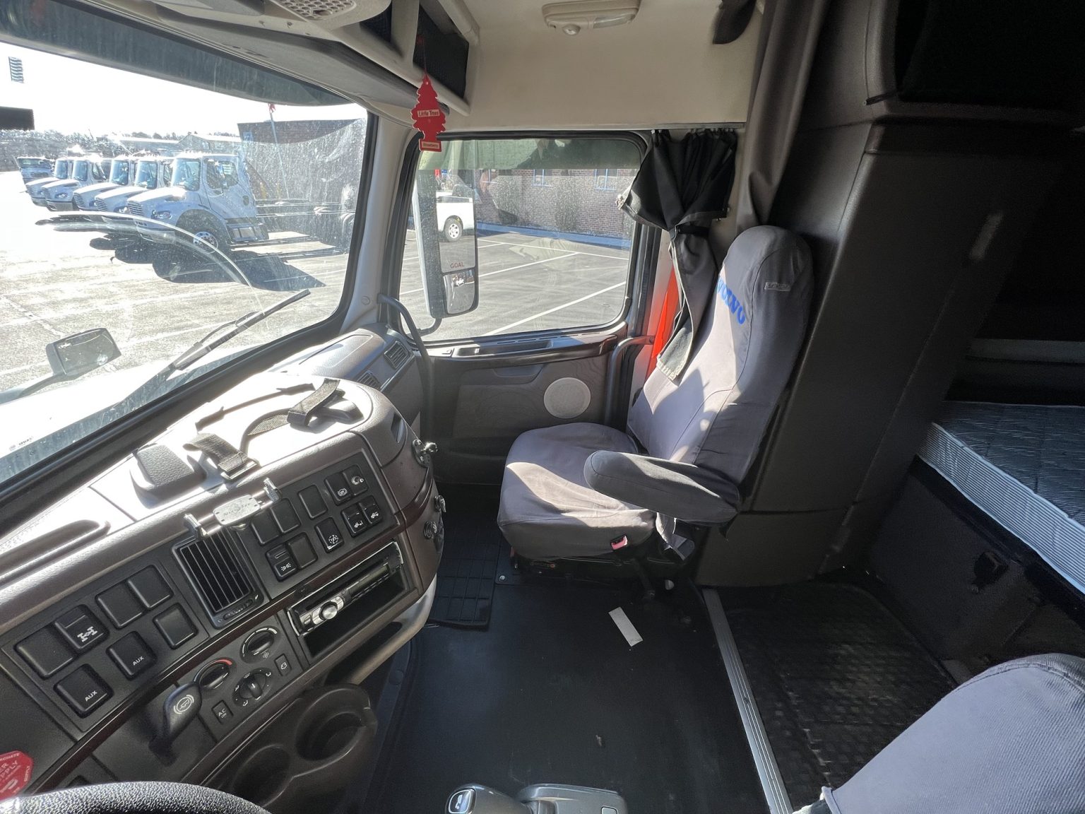 2015 Volvo 730 - Excel Truck Group