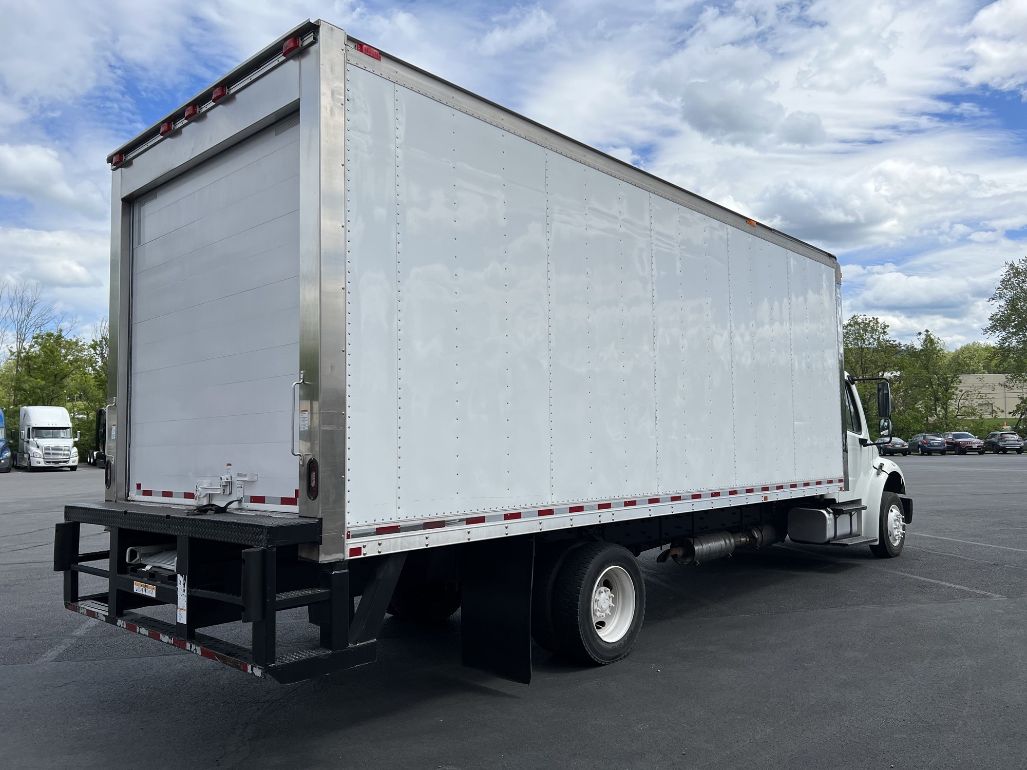 2017 Freightliner M2 106 - image 6 of 6