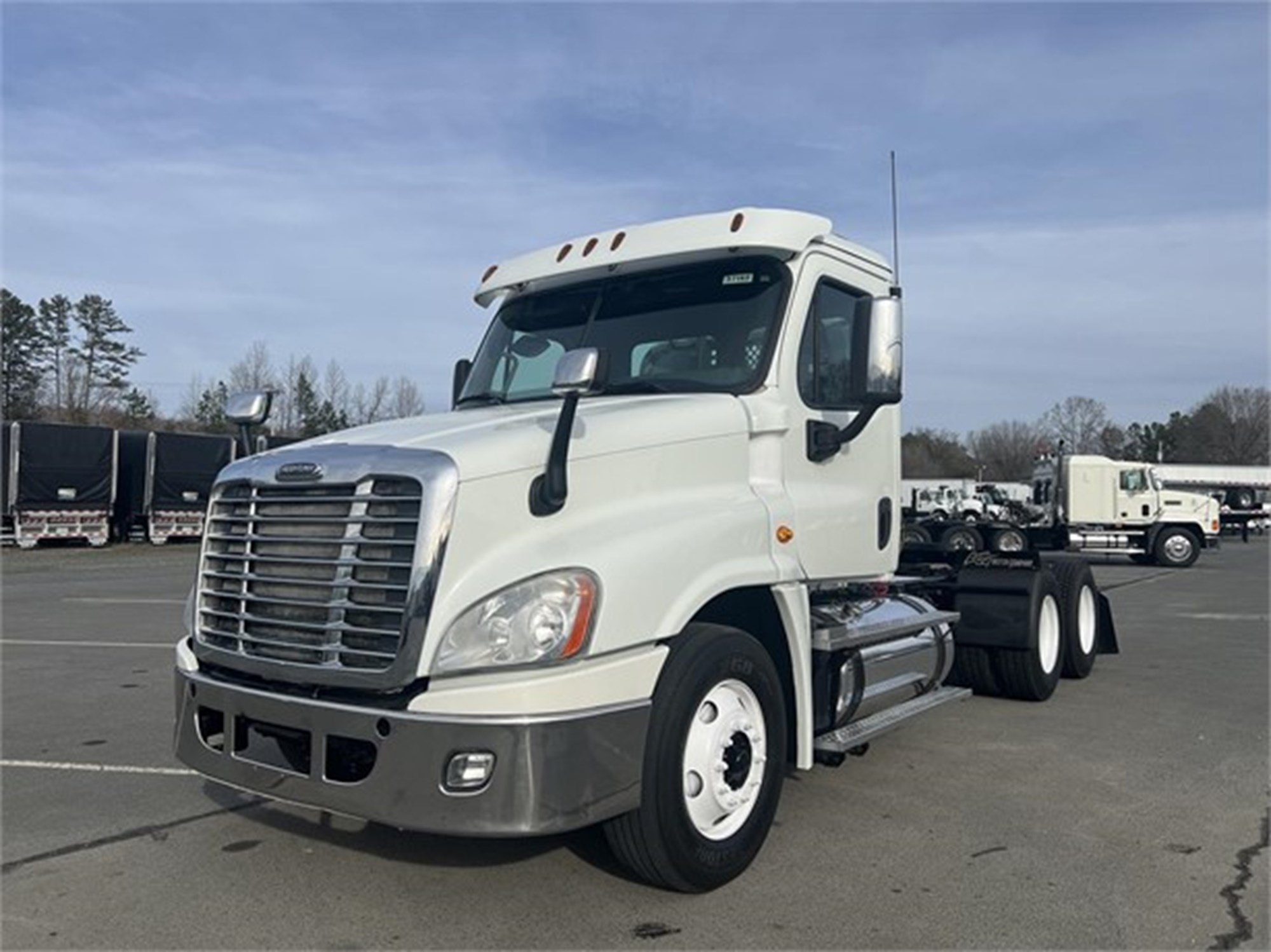 2016 Freightliner Cascadia 125 - image 1 of 6