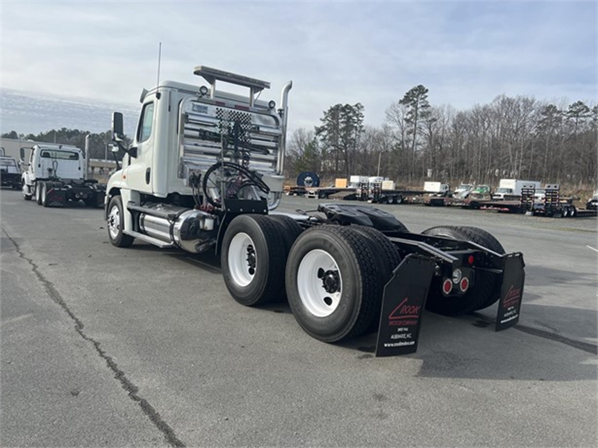 2016 Freightliner Cascadia 125 - image 5 of 6