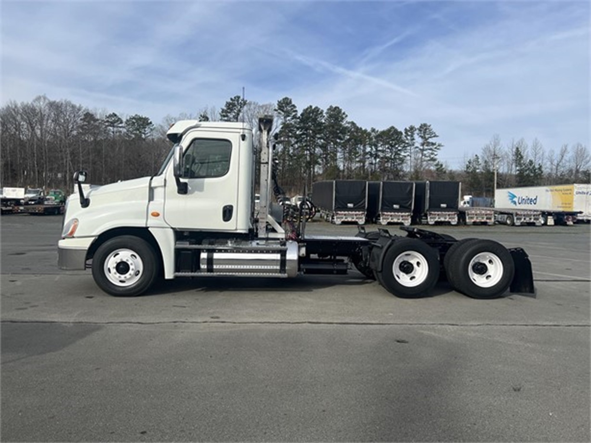 2016 Freightliner Cascadia 125 - image 6 of 6