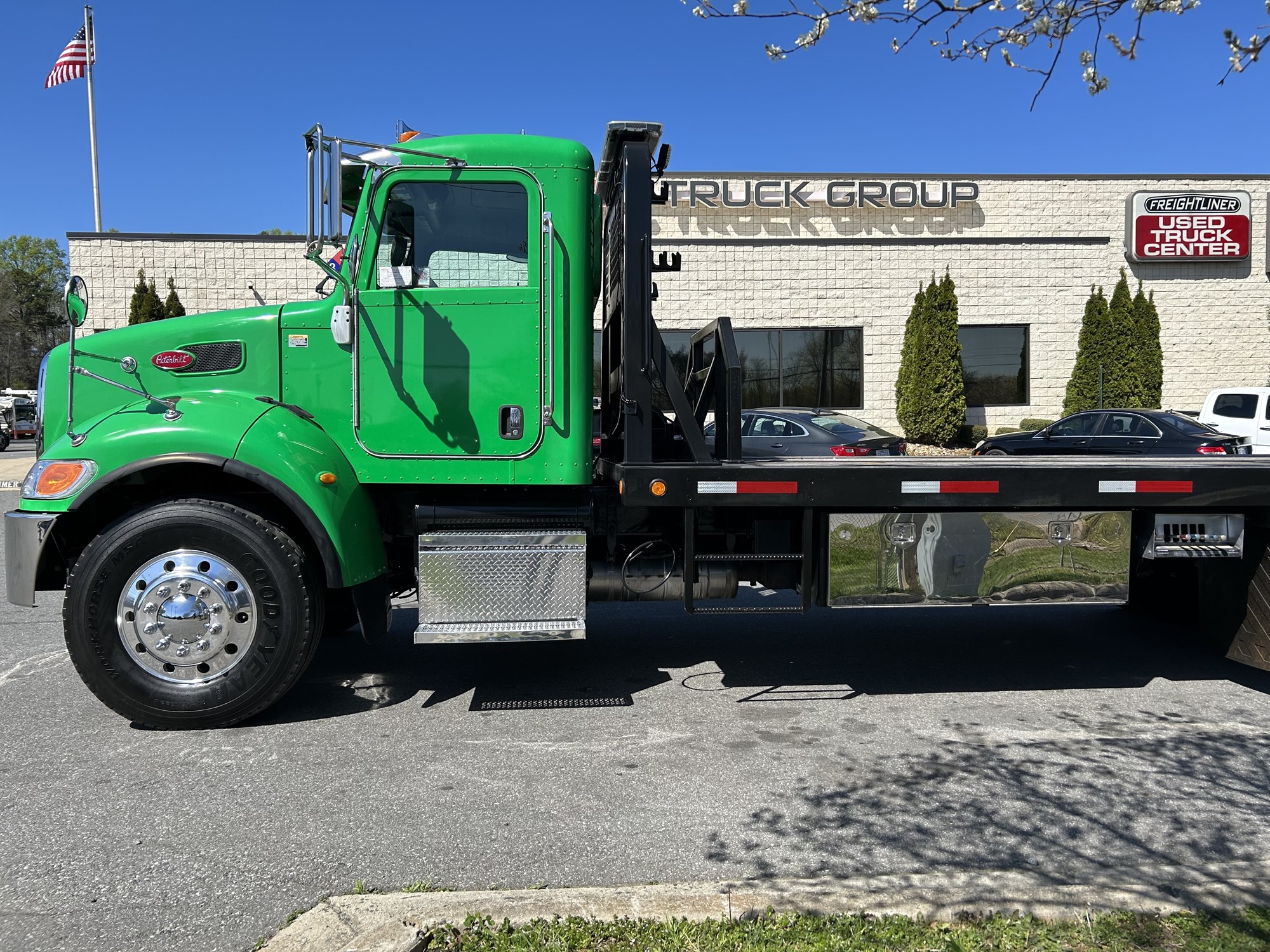 2014 Peterbilt 348 - image 3 of 6