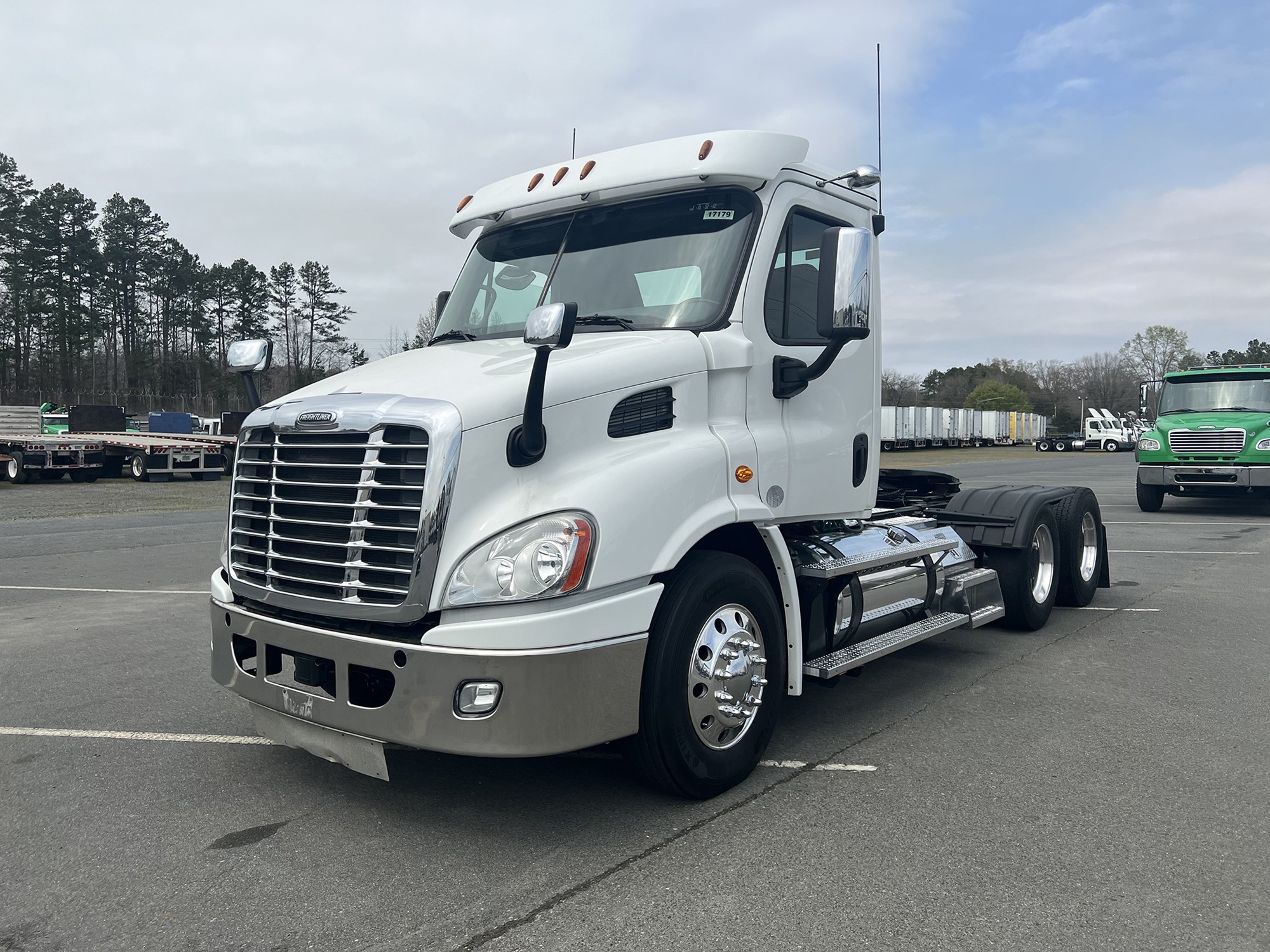 2018 Freightliner Cascadia 113 - image 1 of 6