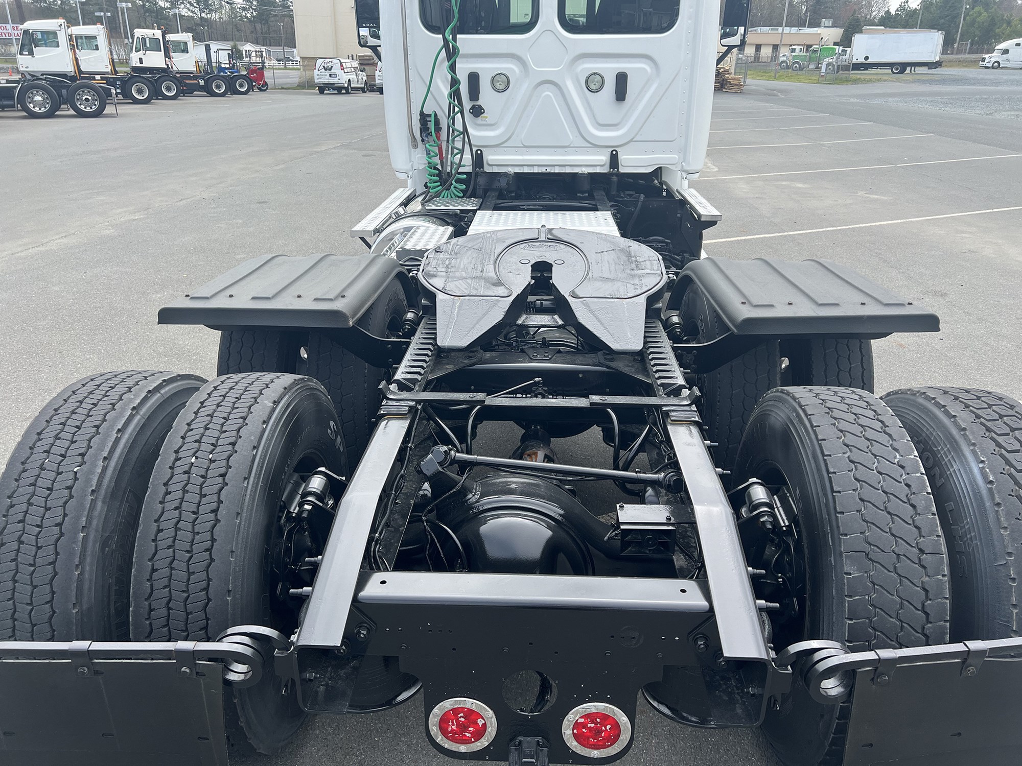 2018 Freightliner Cascadia 113 - image 5 of 6