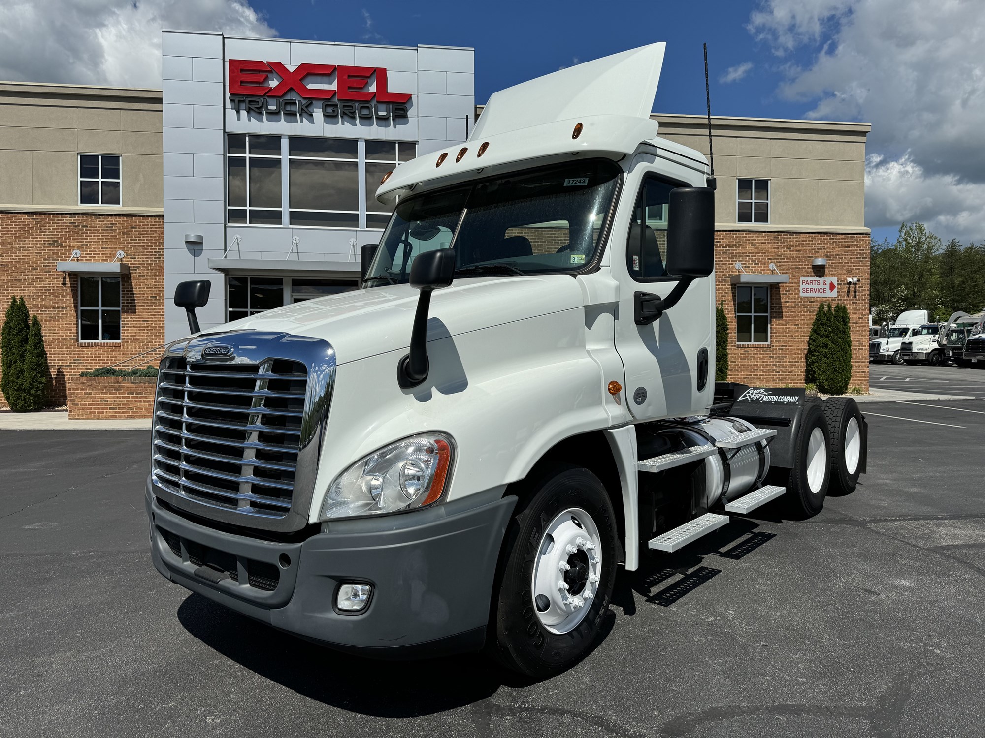 2019 Freightliner Cascadia 125 - image 1 of 6