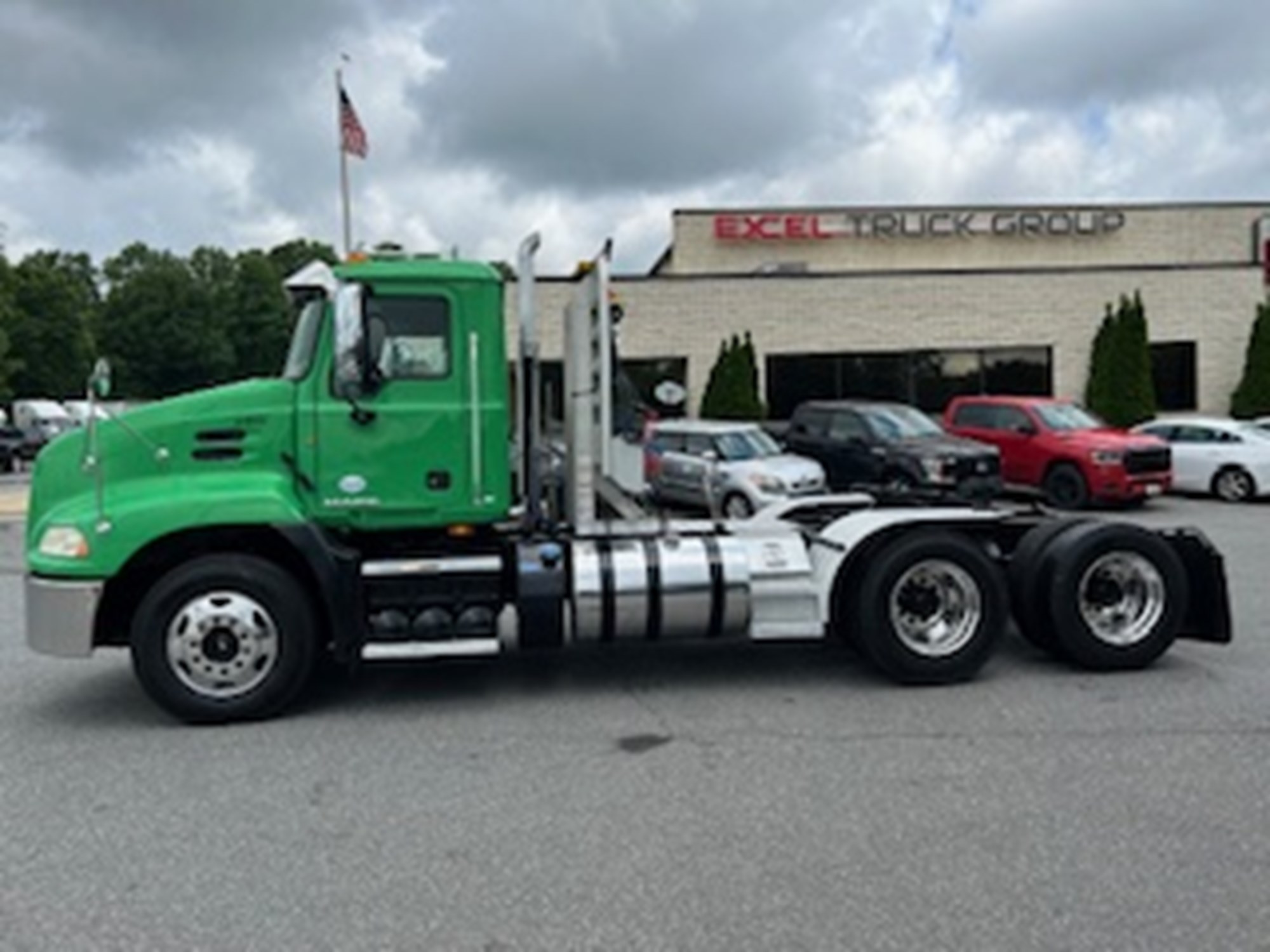 2015 MACK CXU613 - image 2 of 6