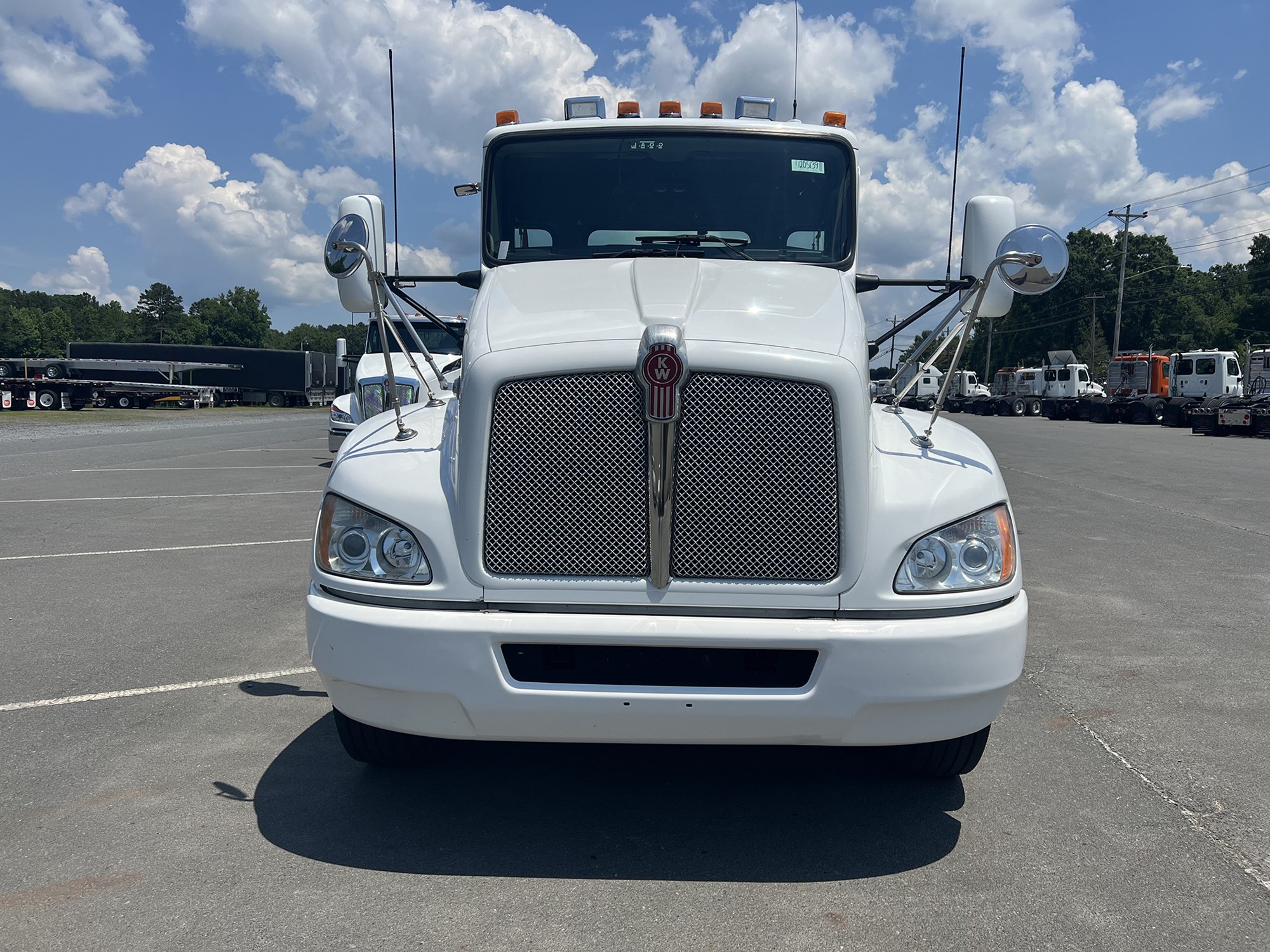 2012 Kenworth T370 - image 2 of 6