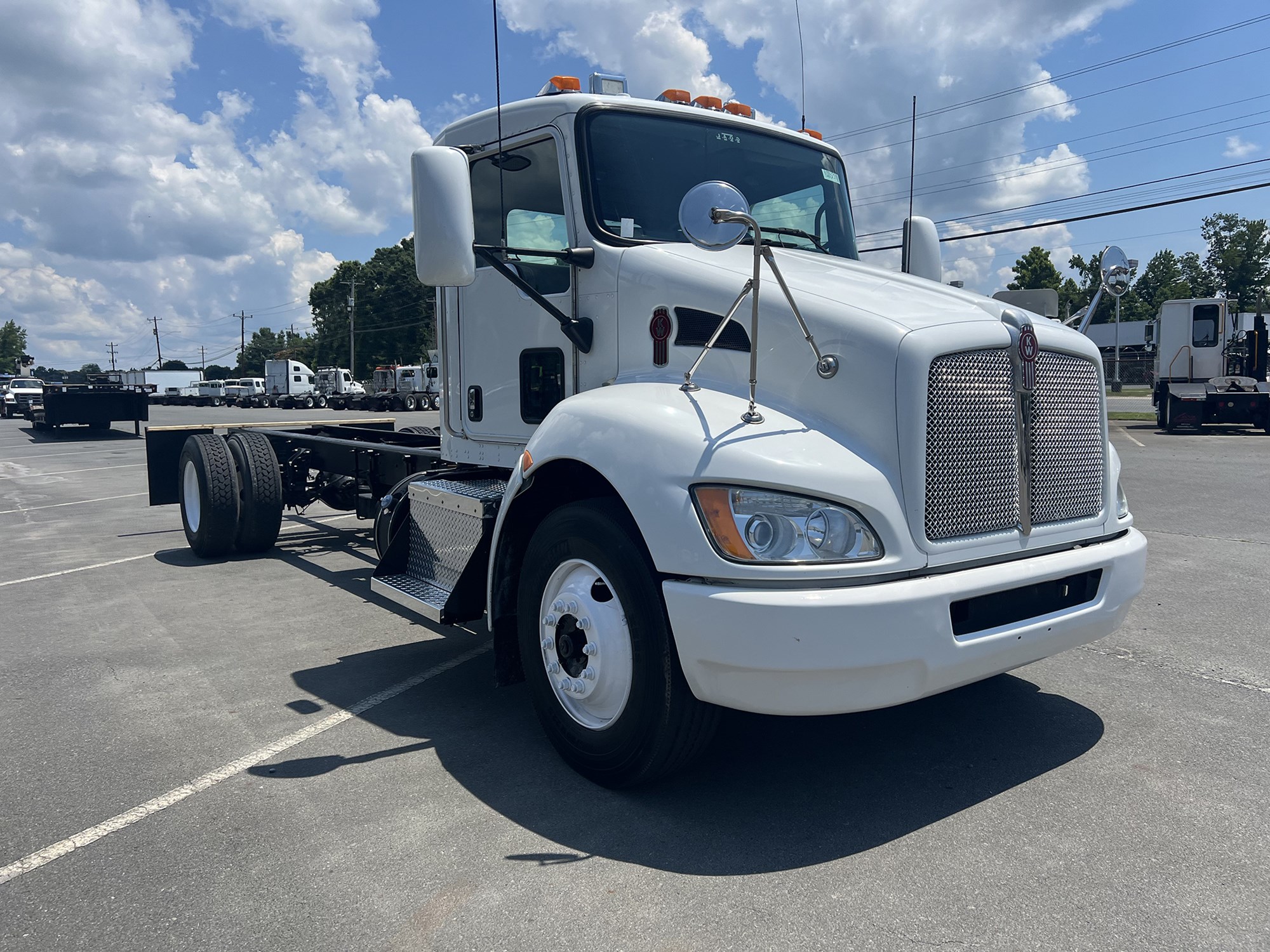 2012 Kenworth T370 - image 3 of 6