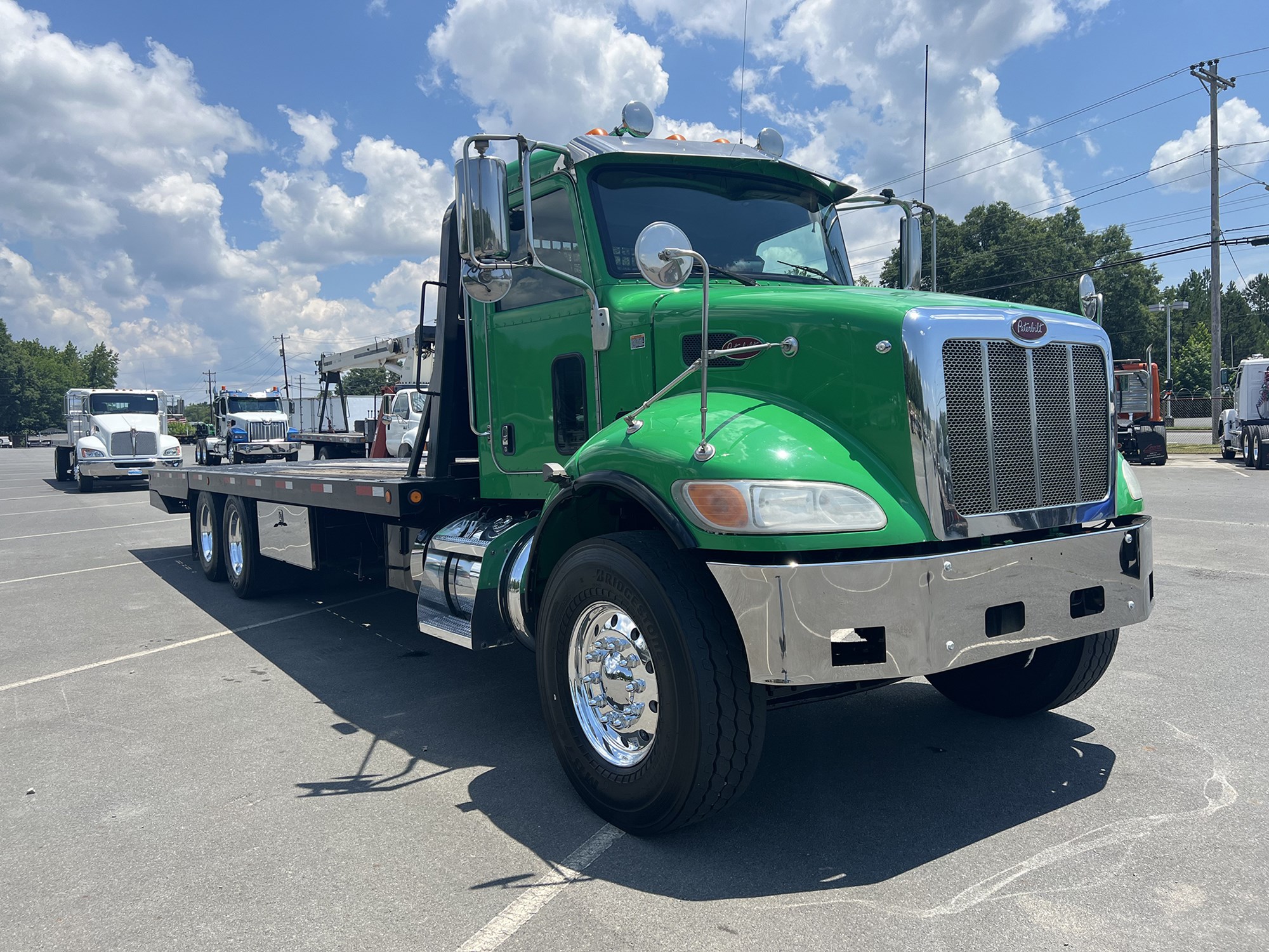 2016 Peterbilt 348 - image 3 of 6