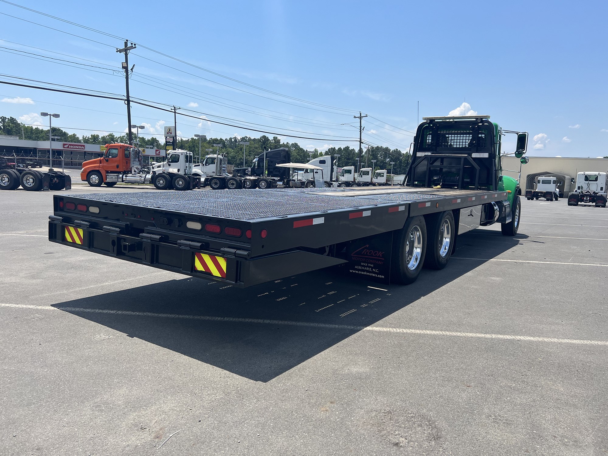 2016 Peterbilt 348 - image 4 of 6