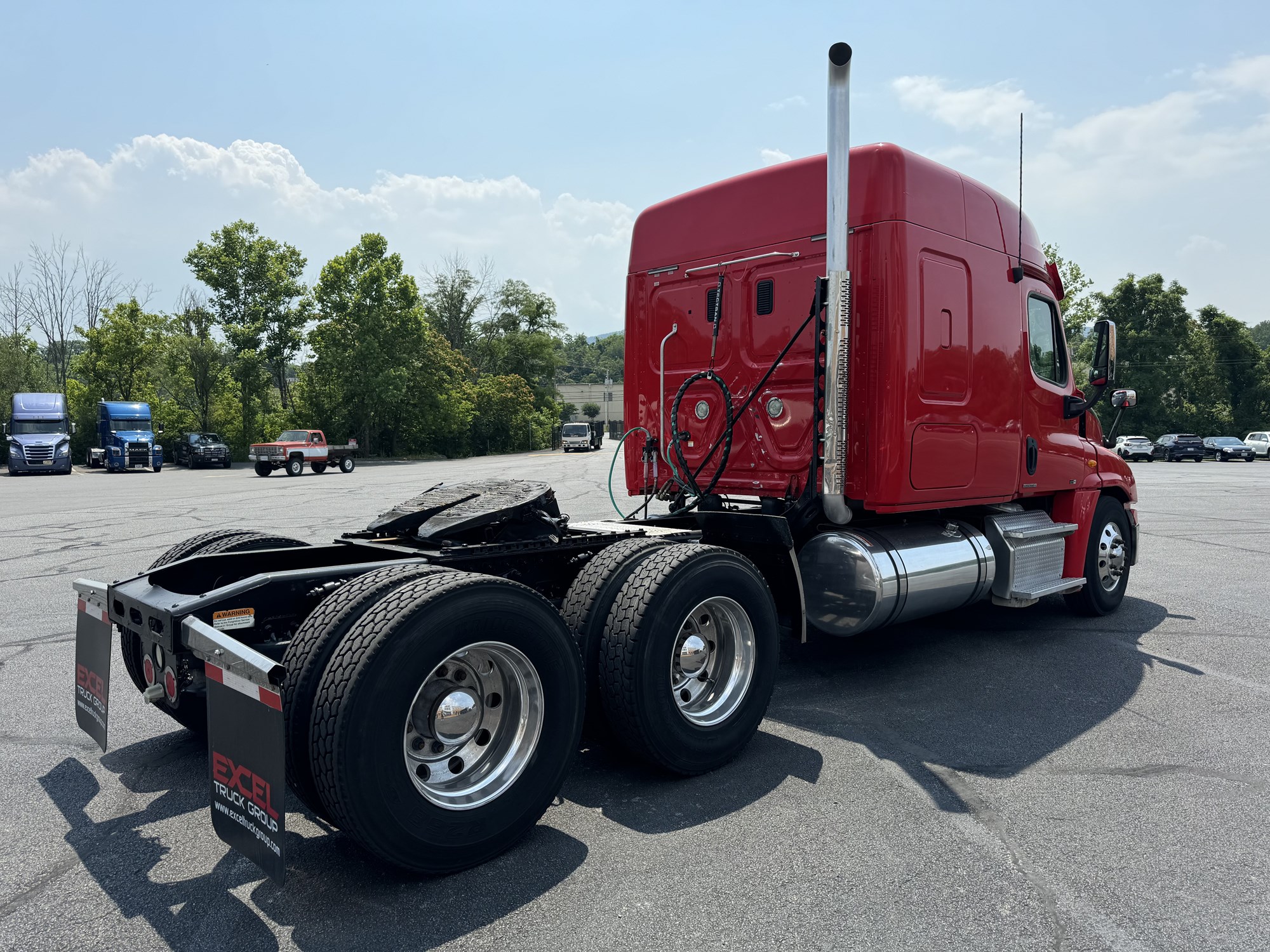 2012 Freightliner CA125 Cascadia - image 4 of 6