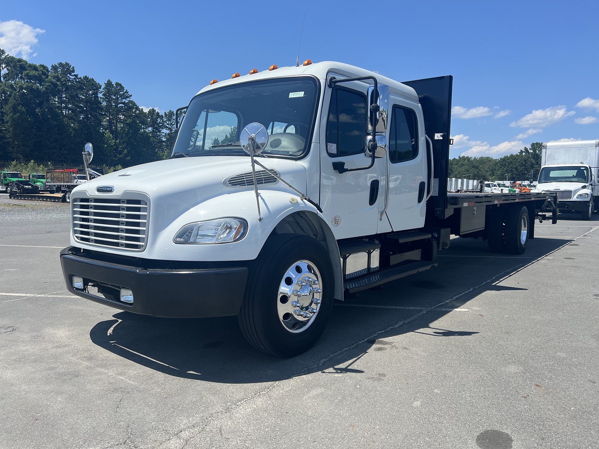 2017 Freightliner M2 106 - image 1 of 6