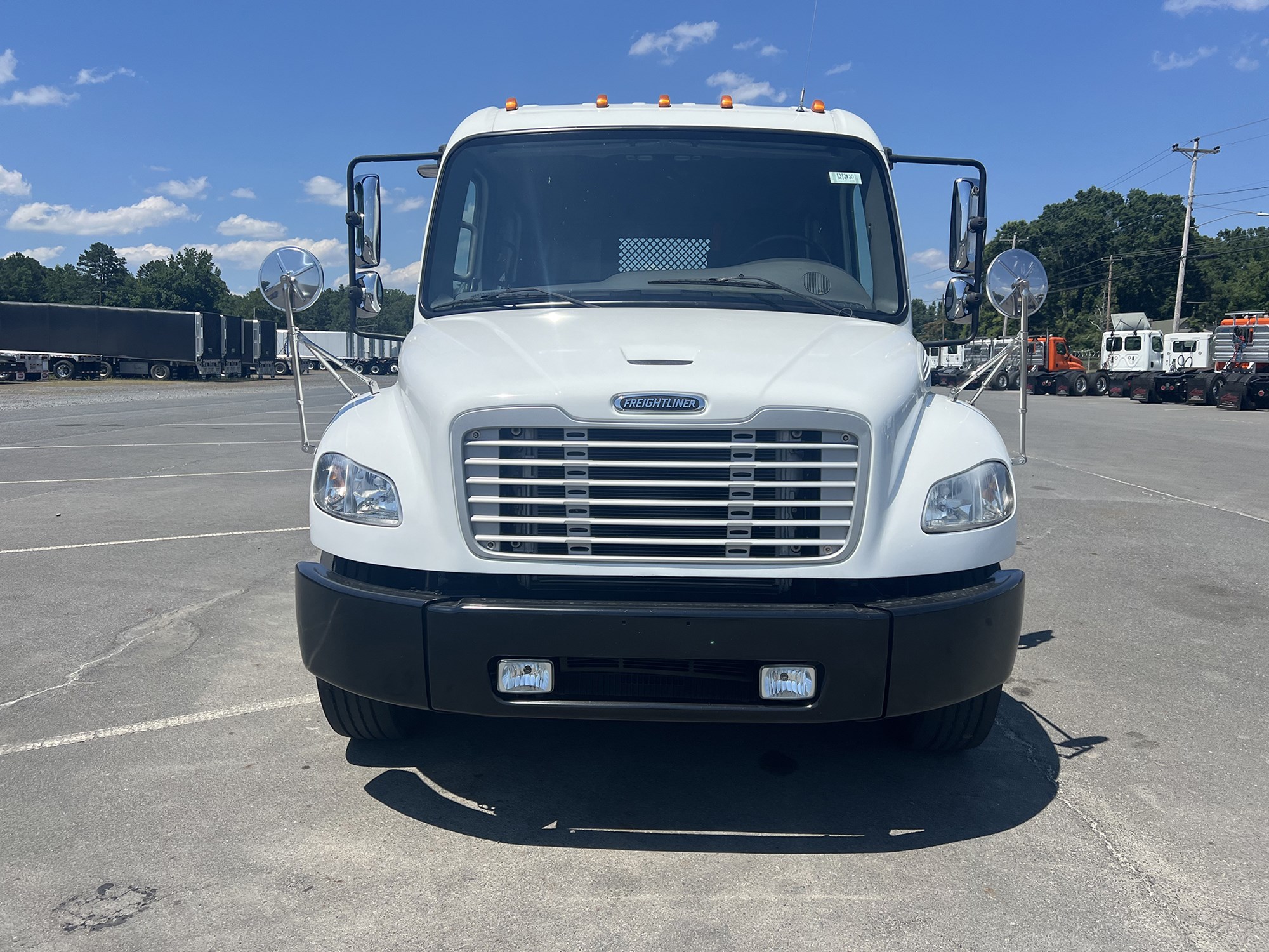 2017 Freightliner M2 106 - image 2 of 6