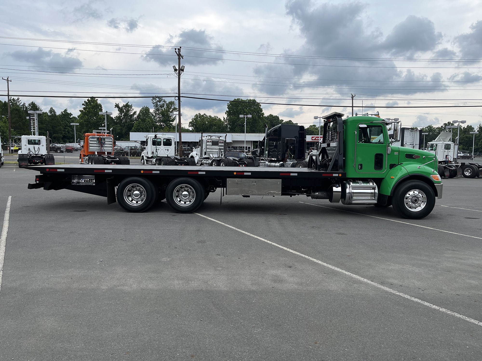 2017 Peterbilt 348 - image 6 of 6