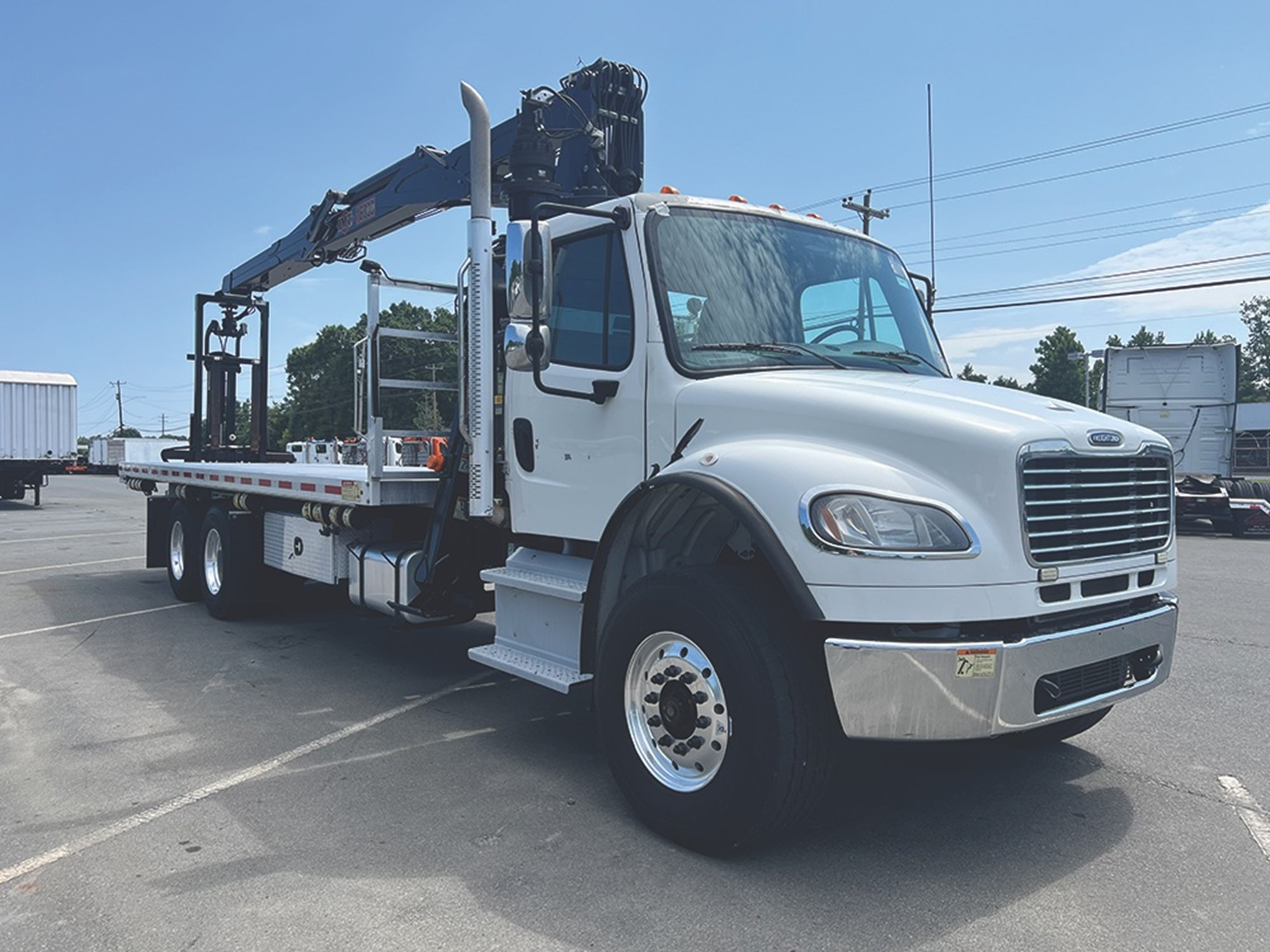 2020 Freightliner M2 - image 2 of 5