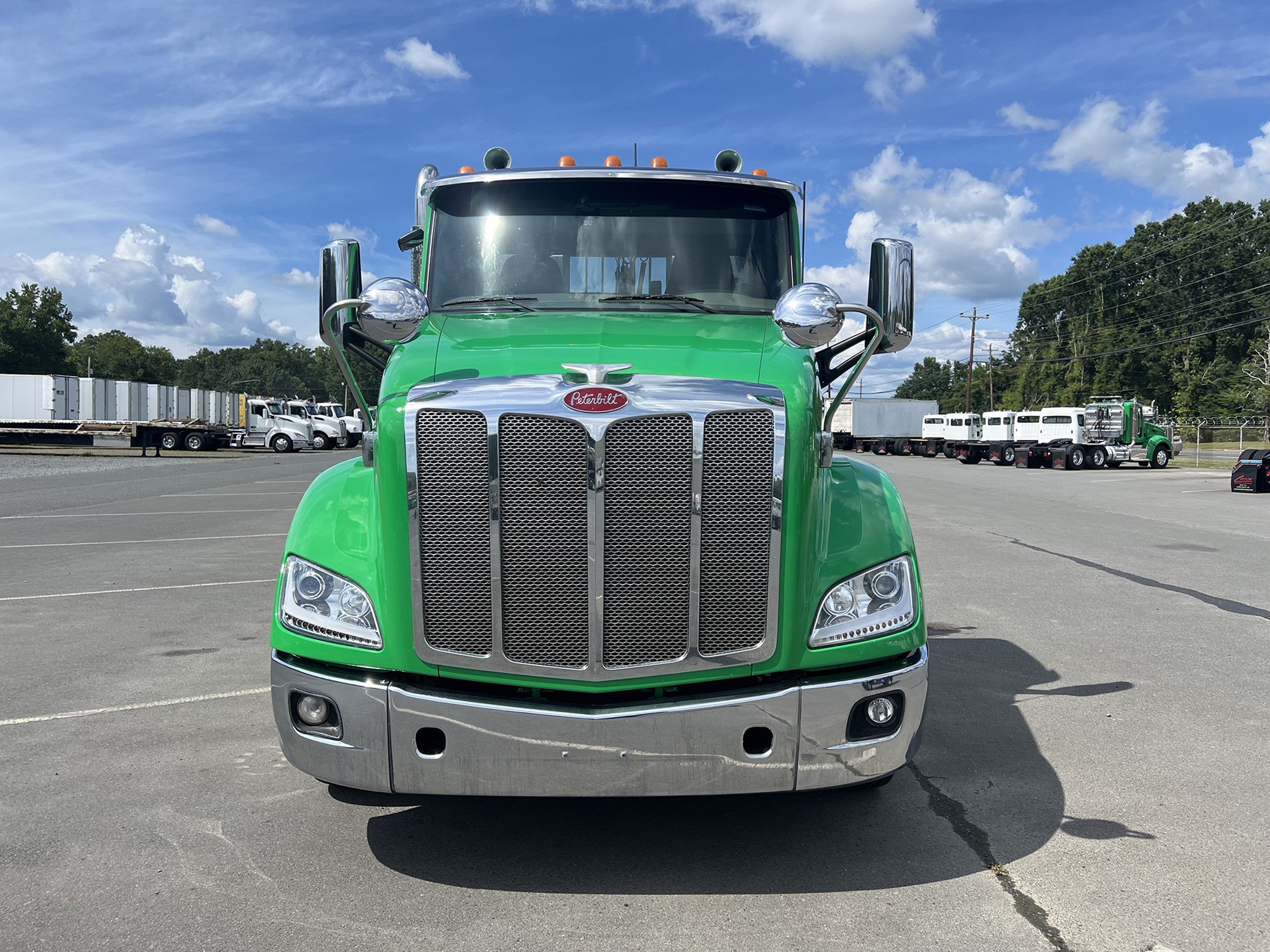 2017 Peterbilt 579 - image 2 of 6