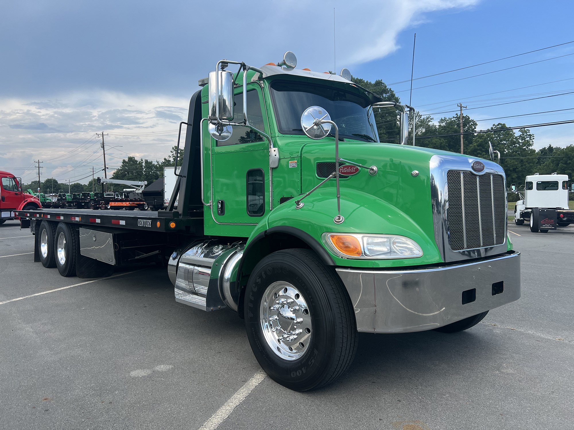 2016 Peterbilt 348 - image 3 of 6