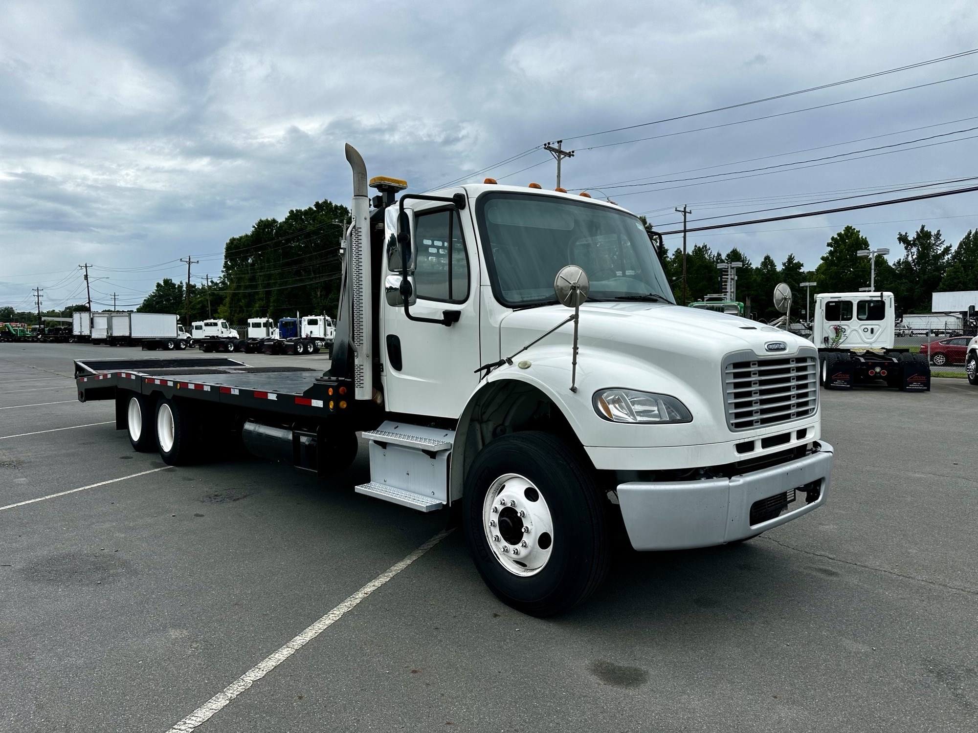 2016 FREIGHTLINER M2106 - image 2 of 4