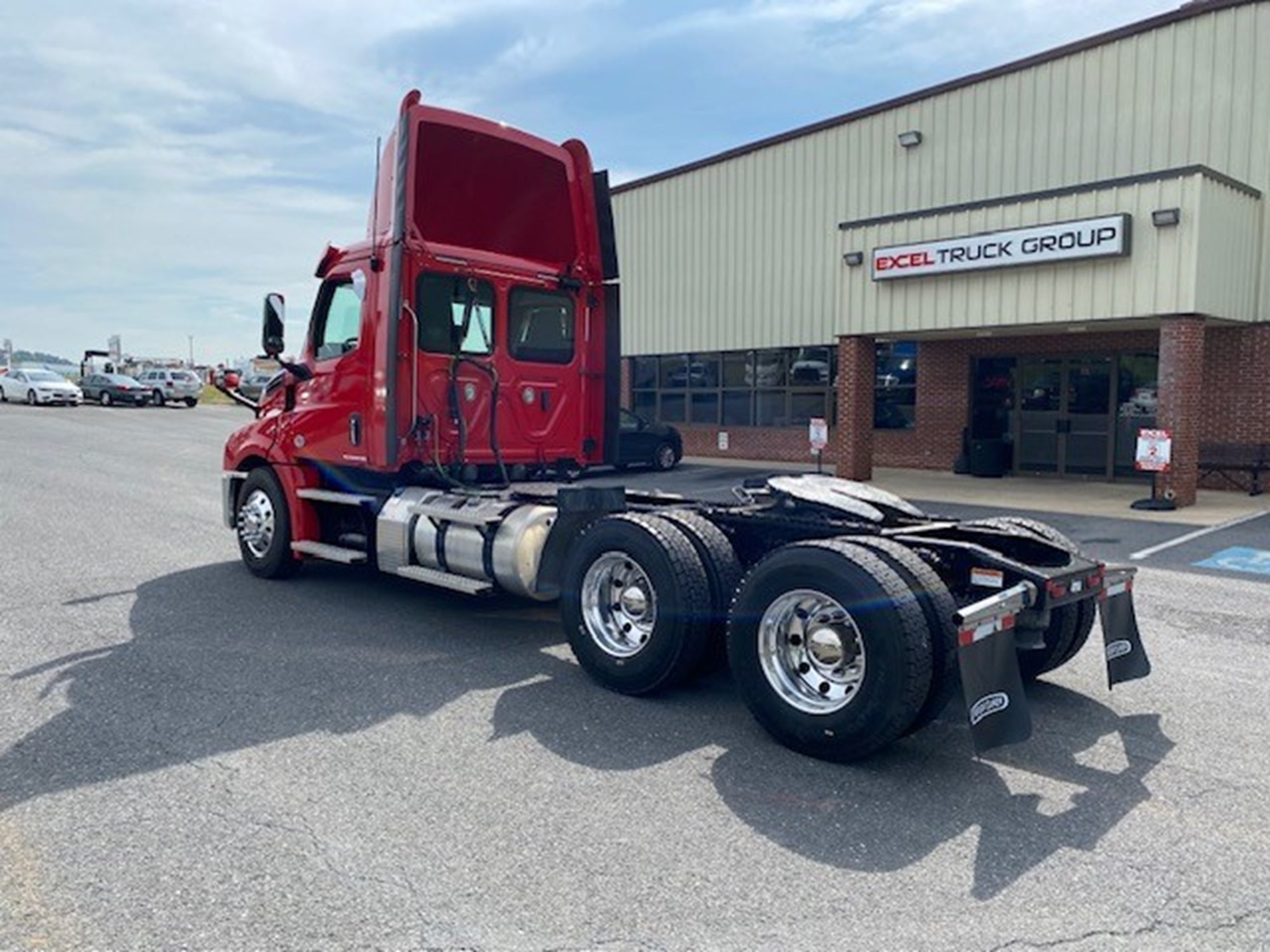 2020 FREIGHTLINER CASCADIA 126 - image 3 of 6