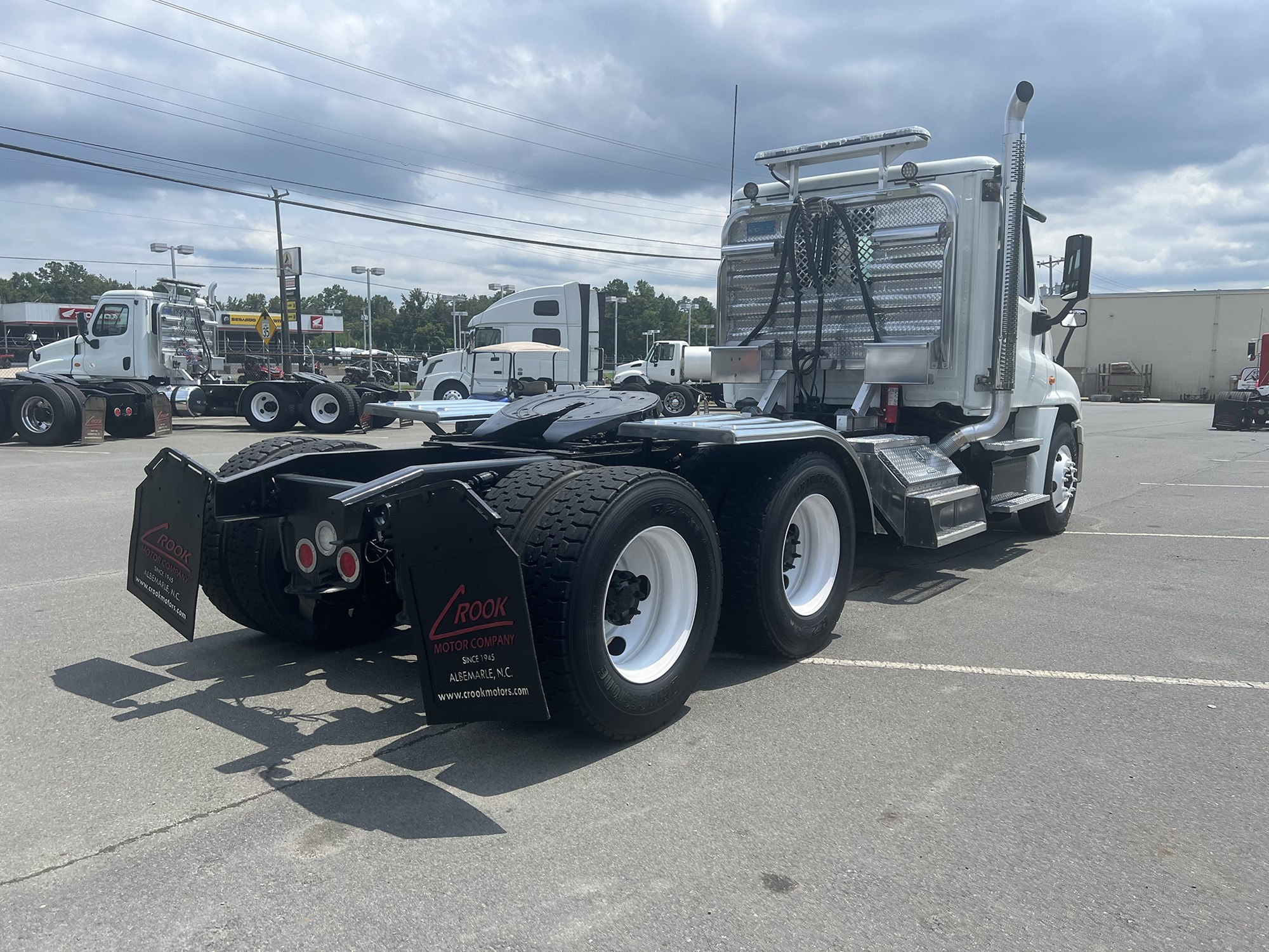 2016 Freightliner Cascadia 125 - image 5 of 6