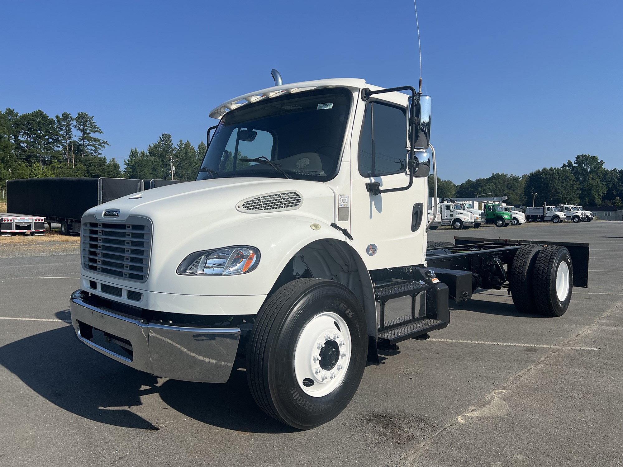 2019 Freightliner M2106 - image 1 of 6