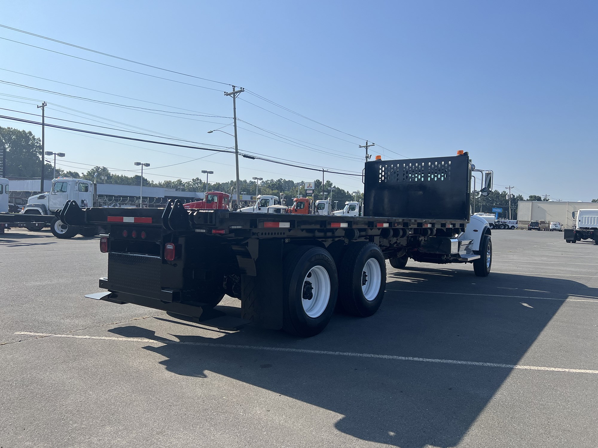 2019 Peterbilt 348 - image 5 of 6