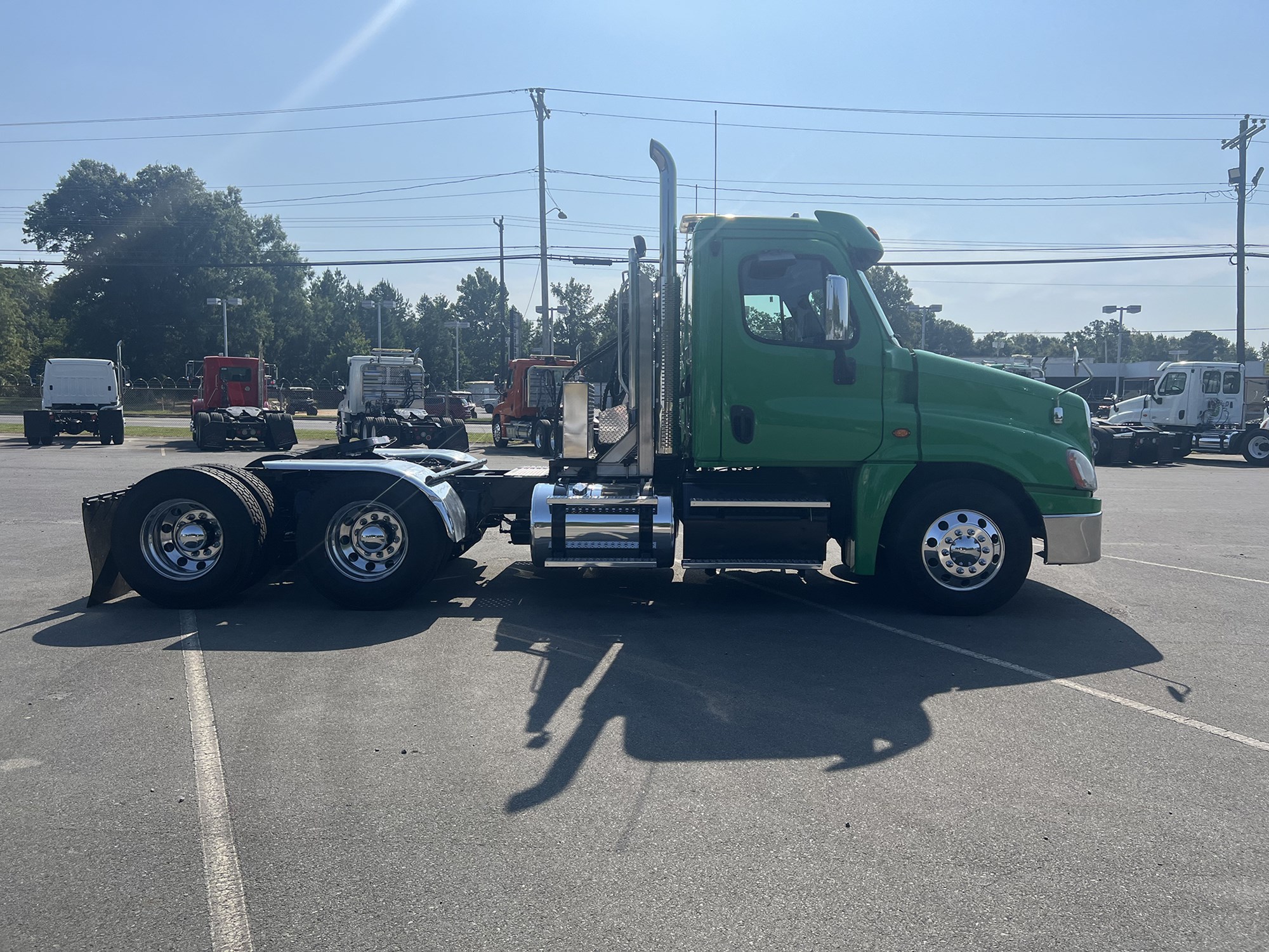 2018 FREIGHTLINER CASCADIA 125 - image 4 of 6