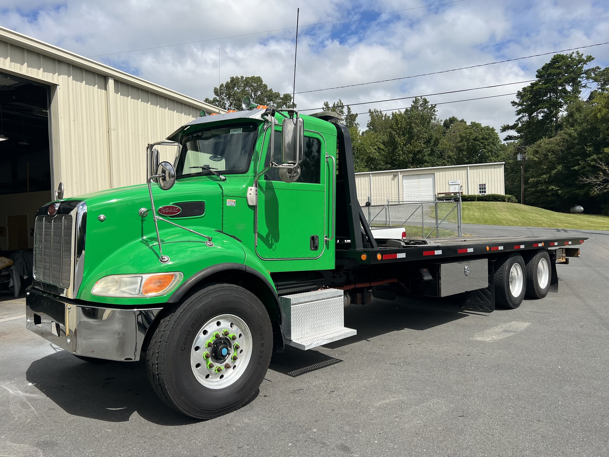 2017 Peterbilt 348 - image 1 of 2