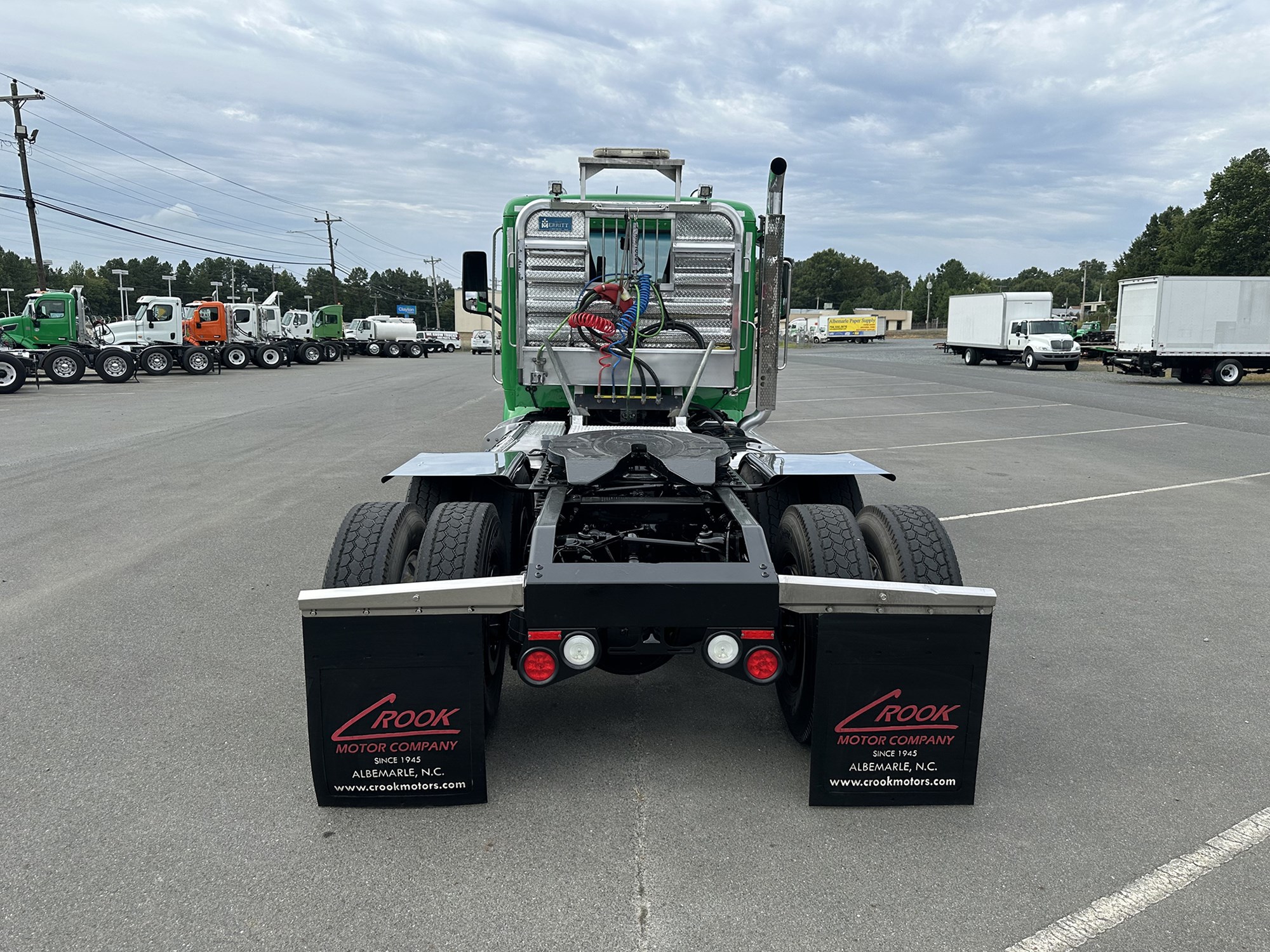 2017 Peterbilt 579 - image 4 of 6