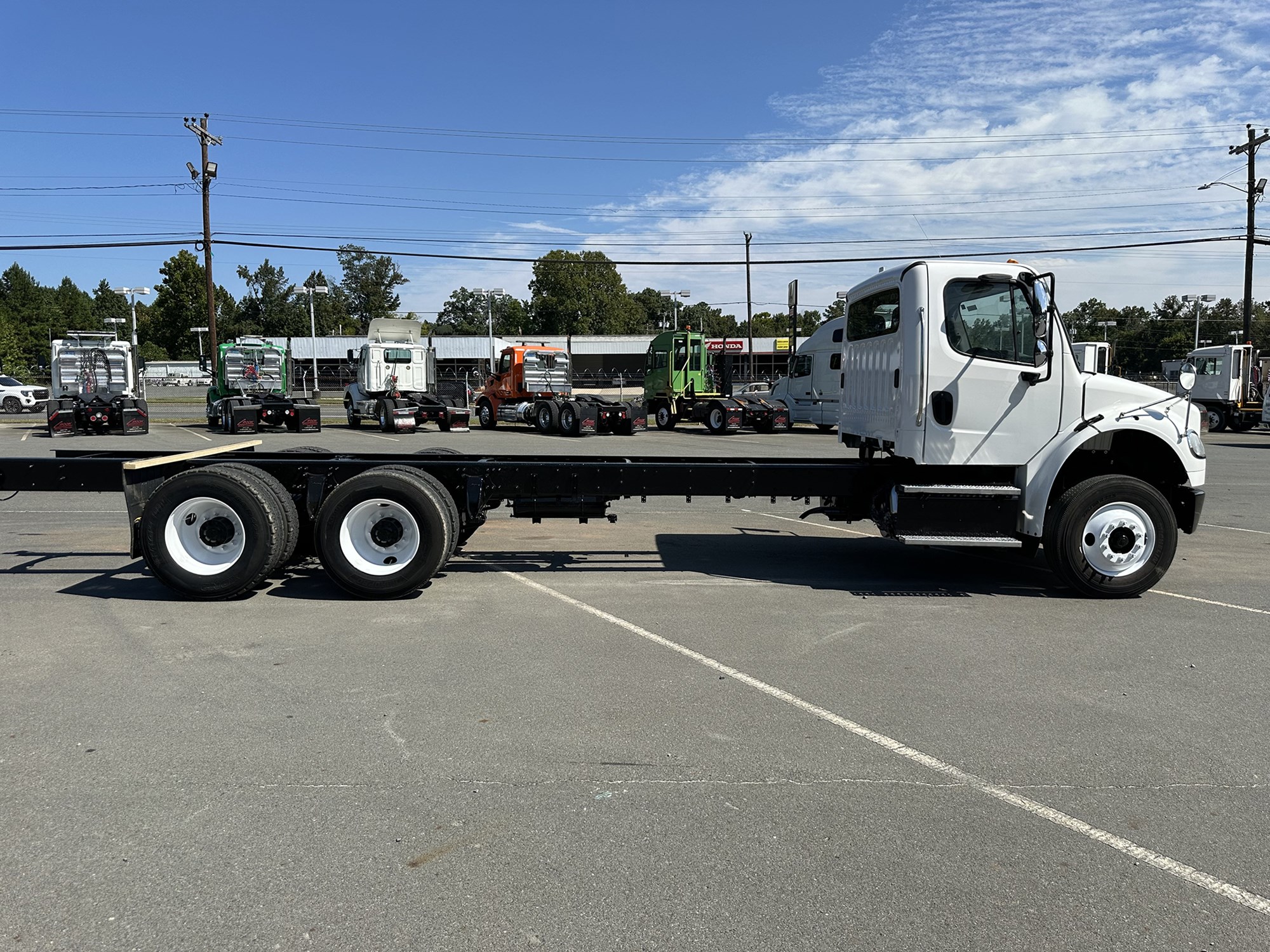 2016 Freightliner M2 - image 6 of 6