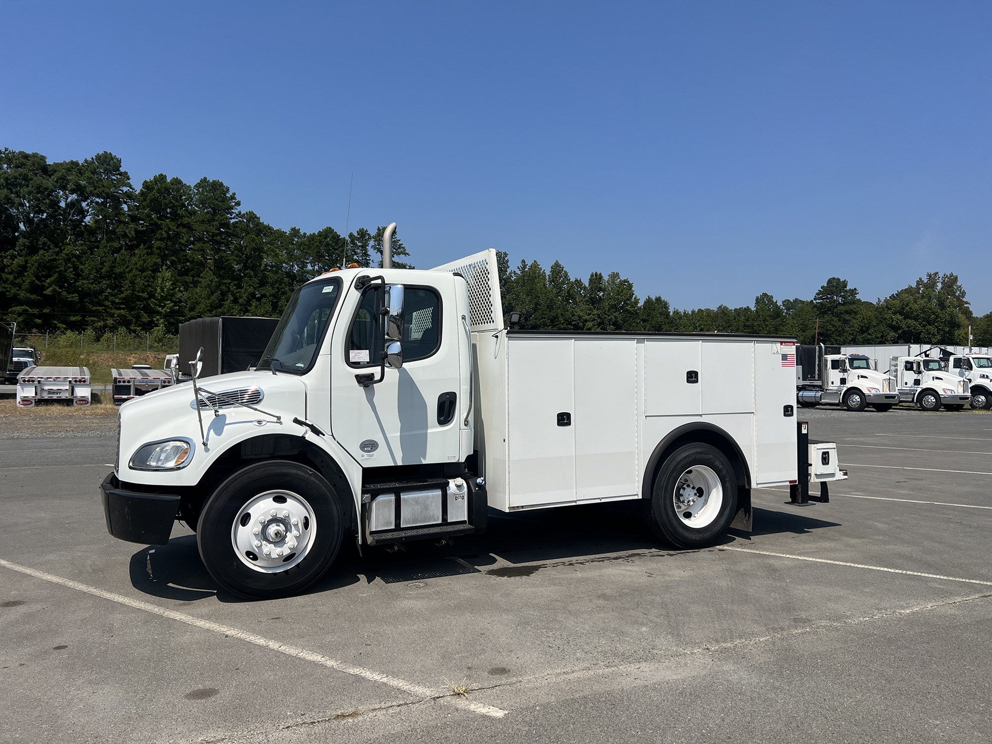 2018 Freightliner M2 - image 1 of 6