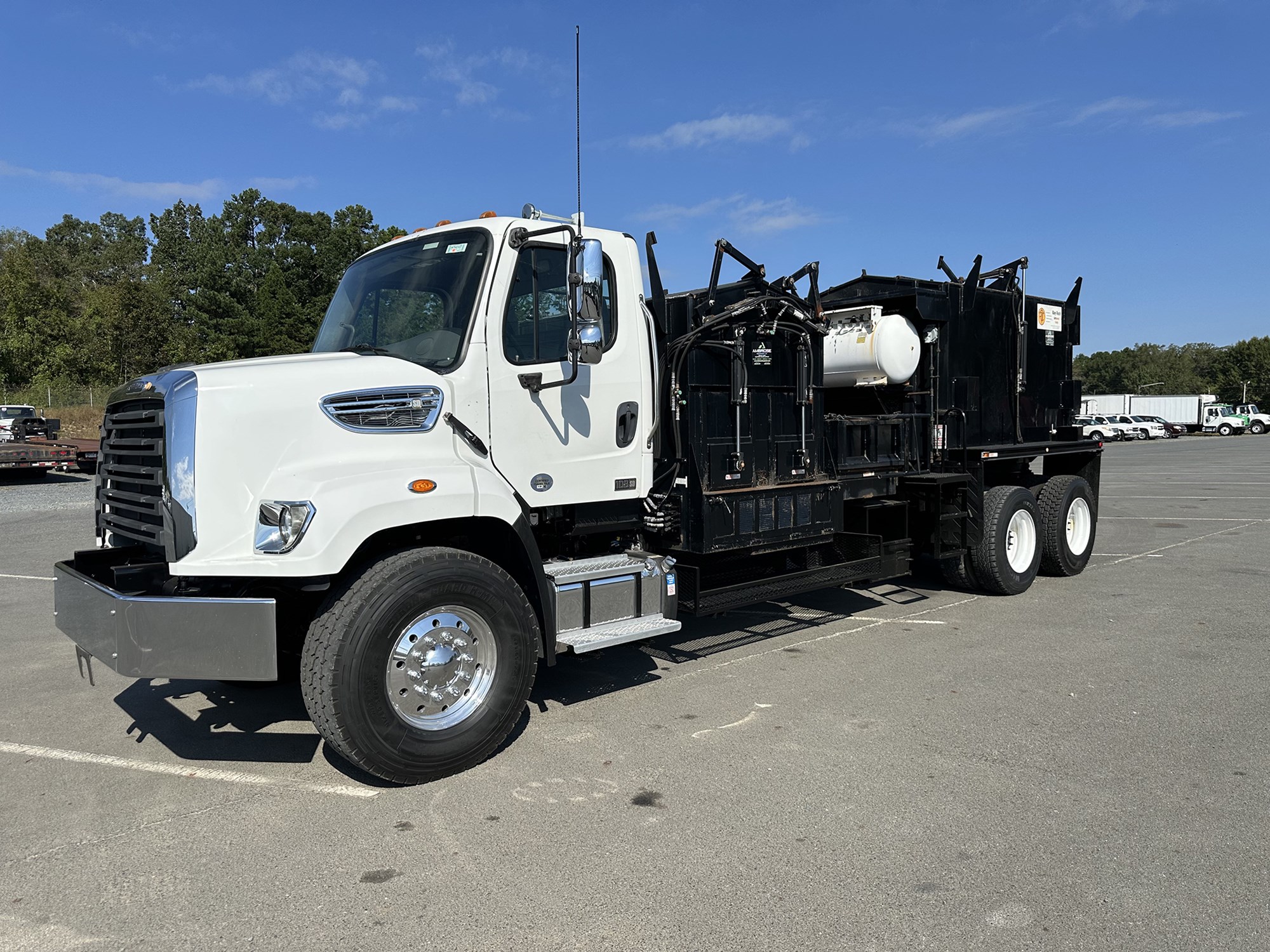 2017 Freightliner 108SD - image 1 of 6