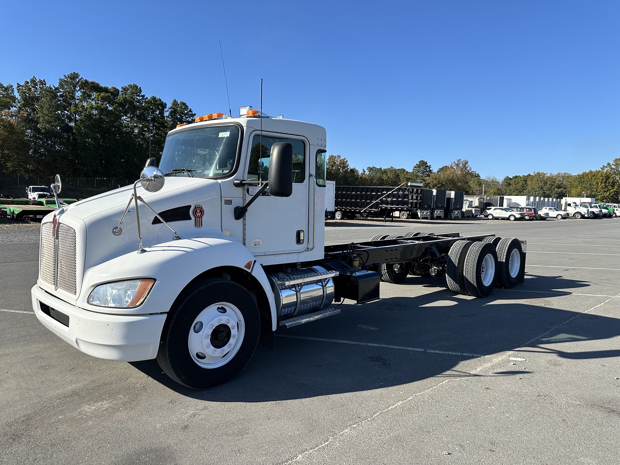 2012 Kenworth T3 Series - image 1 of 6