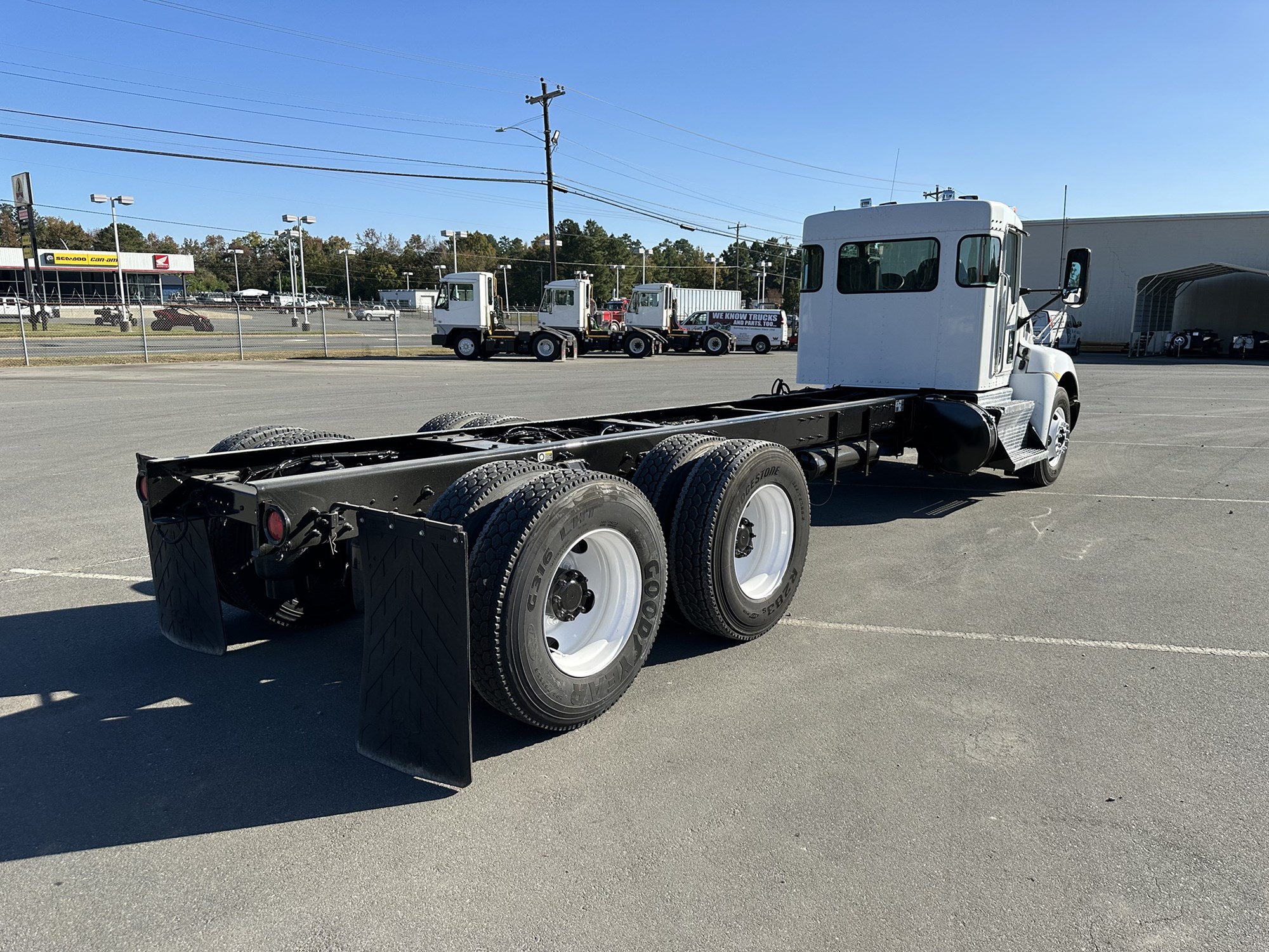 2012 Kenworth T3 Series - image 5 of 6