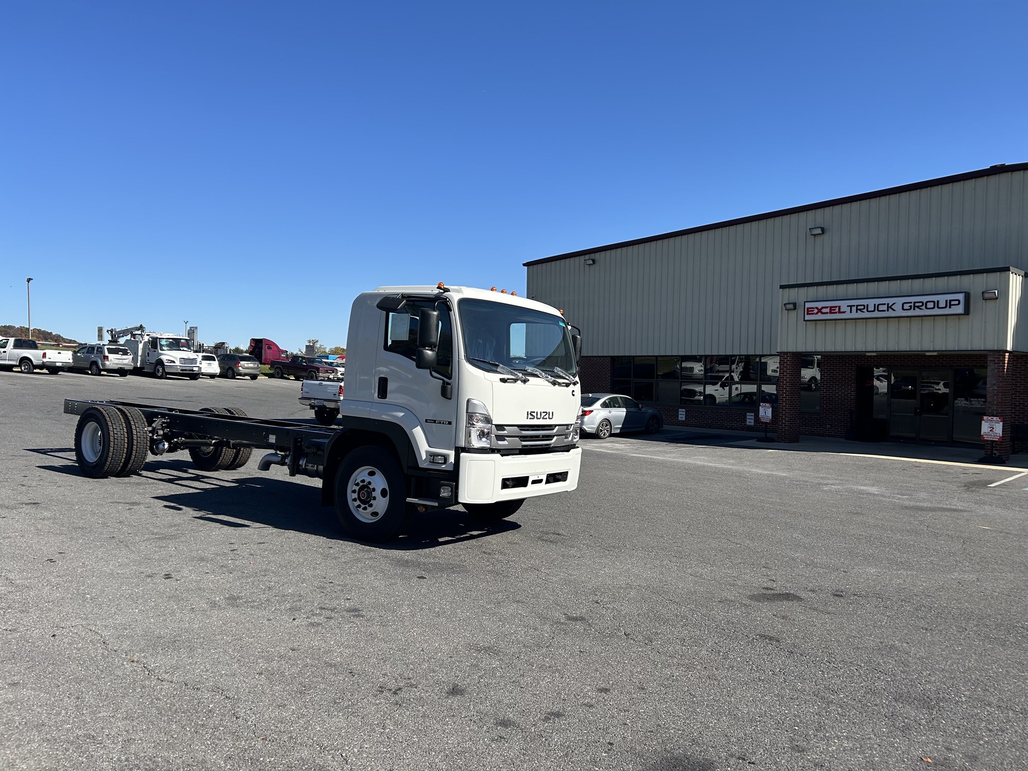 2025 Isuzu FTR - image 1 of 5