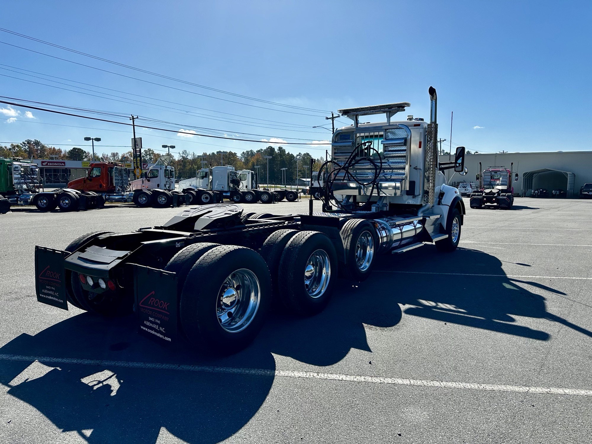 2017 Kenworth T880 - image 3 of 6