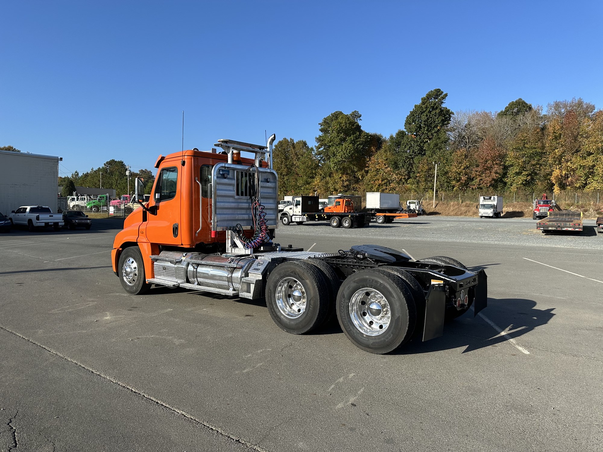 2016 Freightliner Cascadia 125 - image 3 of 6