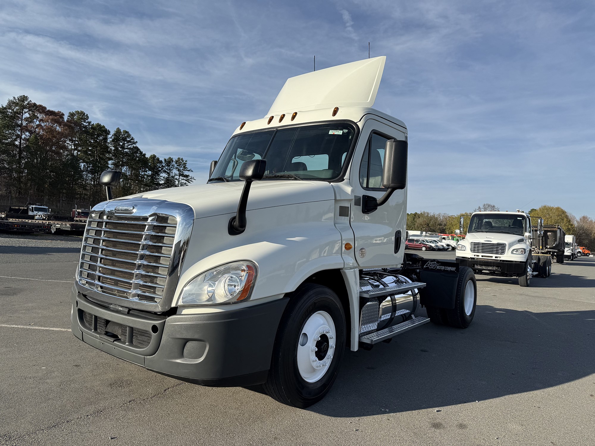 2017 Freightliner Cascadia 125 - image 1 of 4