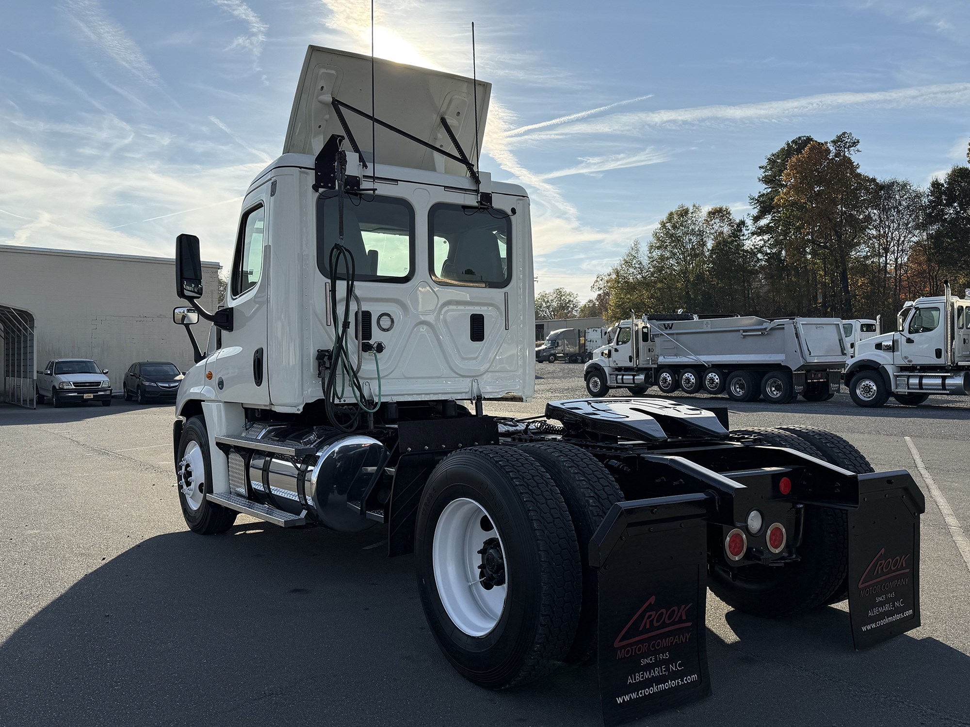 2017 Freightliner Cascadia 125 - image 4 of 4