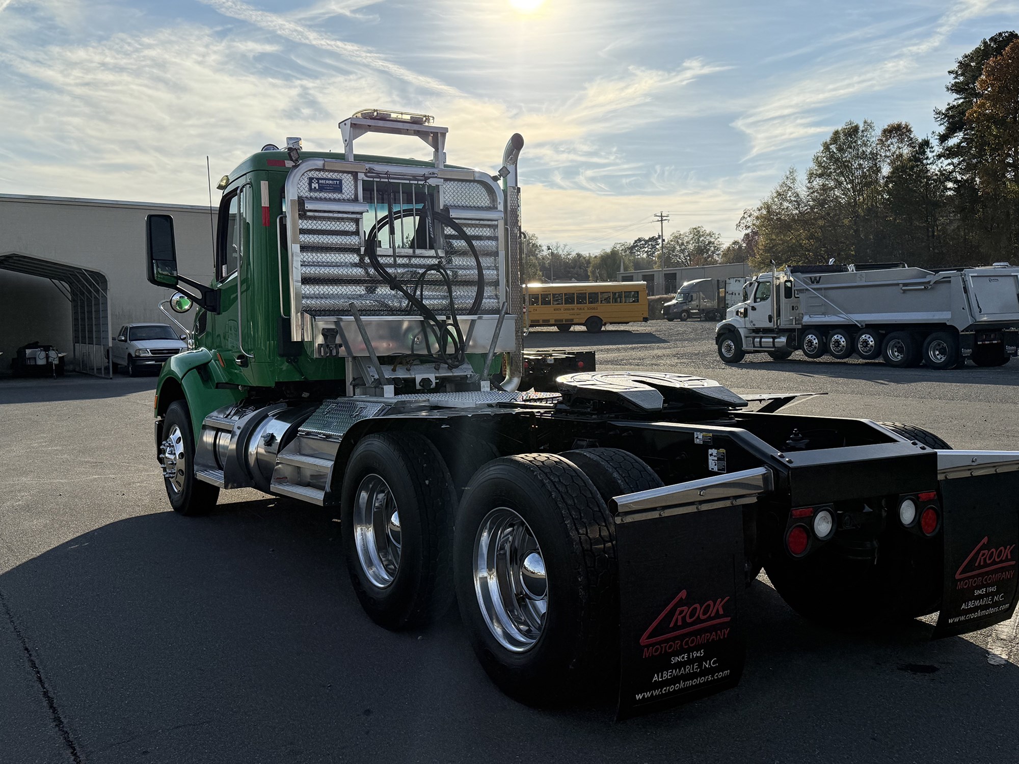 2018 Peterbilt 579 - image 4 of 6