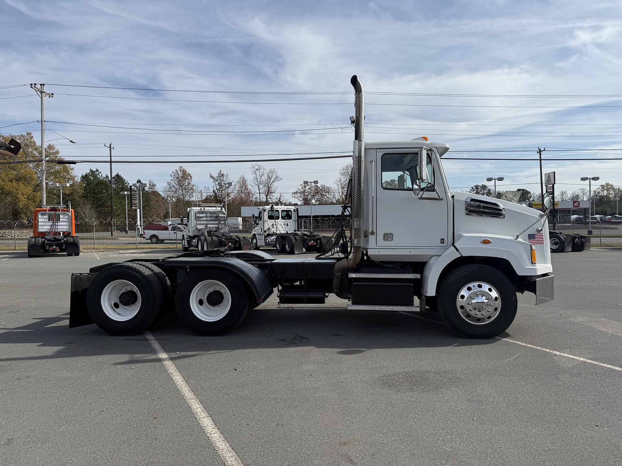 2016 Western Star 4700 - image 3 of 6