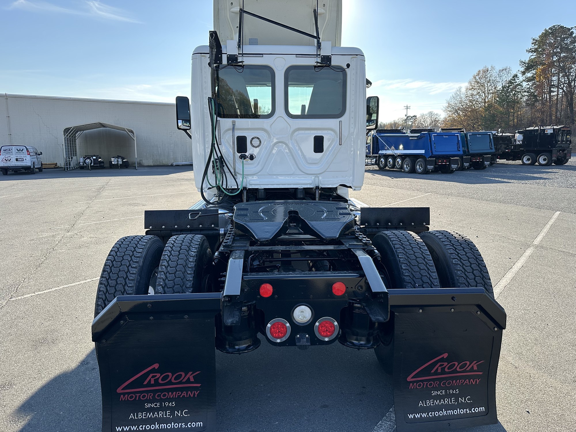 2017 Freightliner Cascadia 125 - image 4 of 6