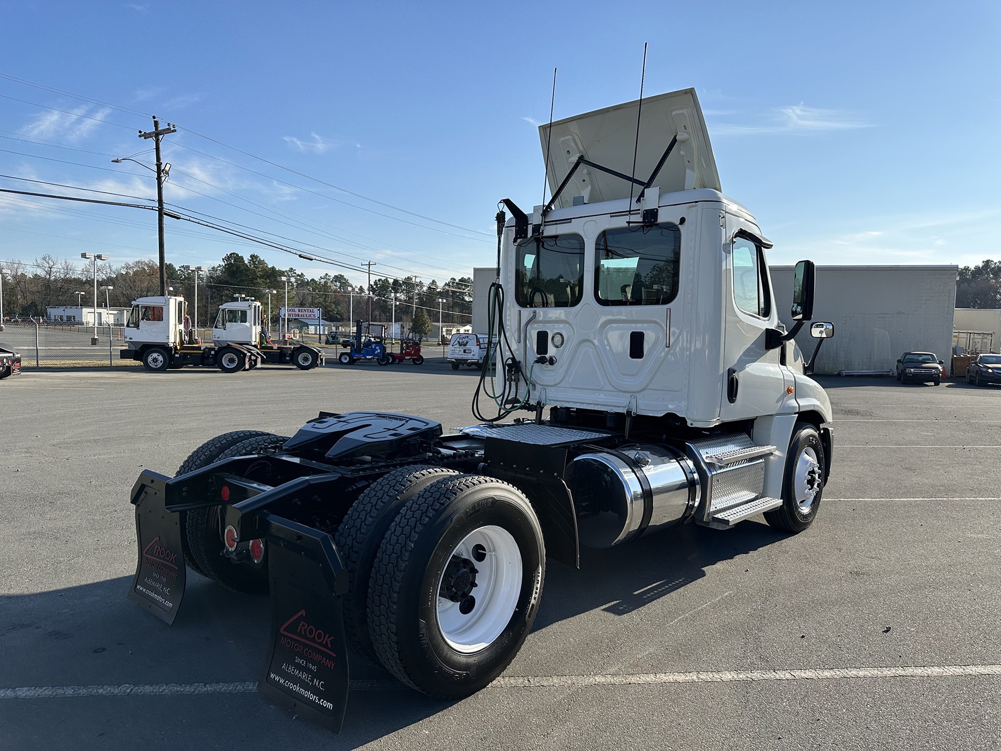 2017 Freightliner Cascadia 125 - image 5 of 6