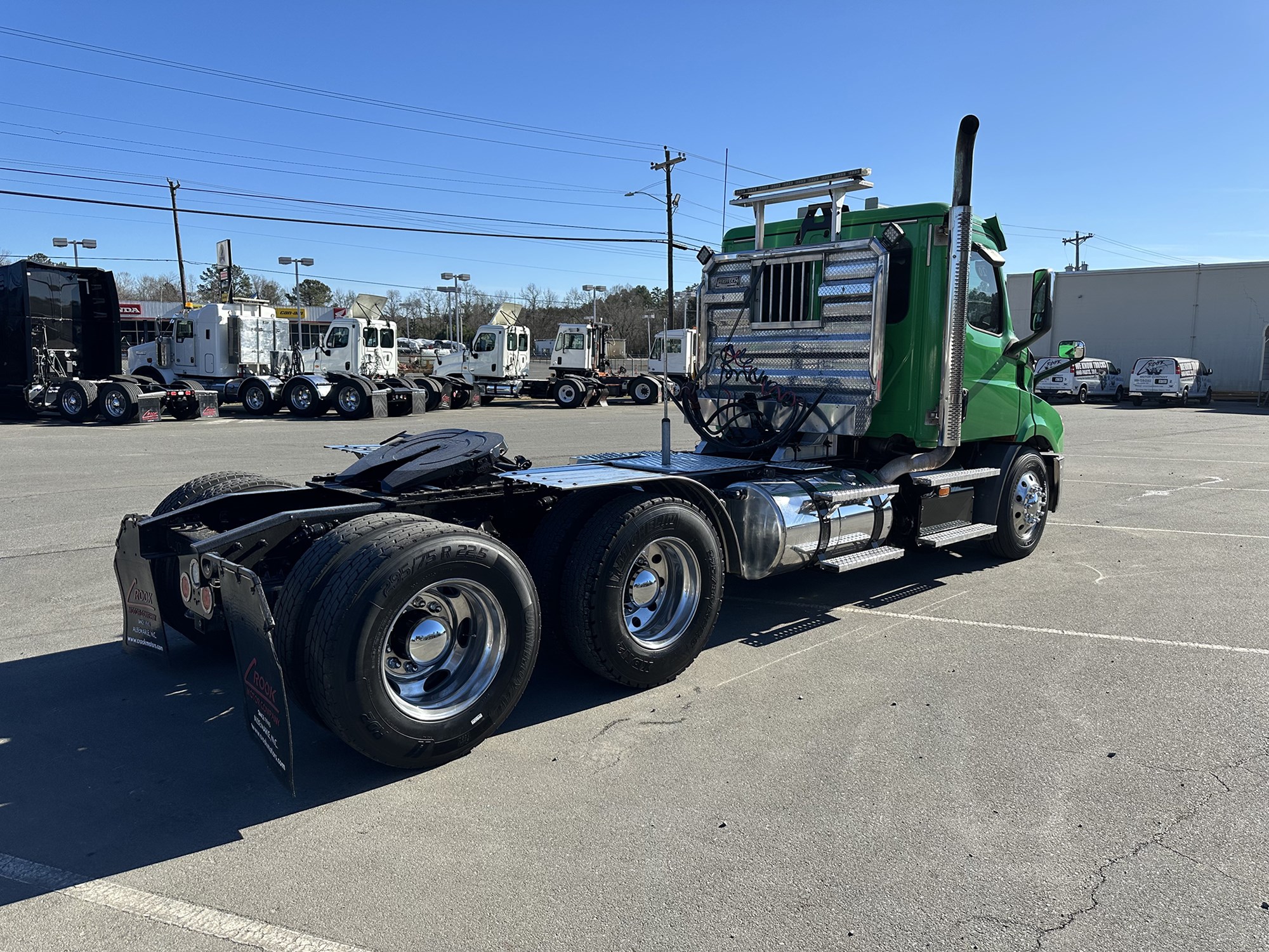 2020 Freightliner Cascadia 116 - image 5 of 6