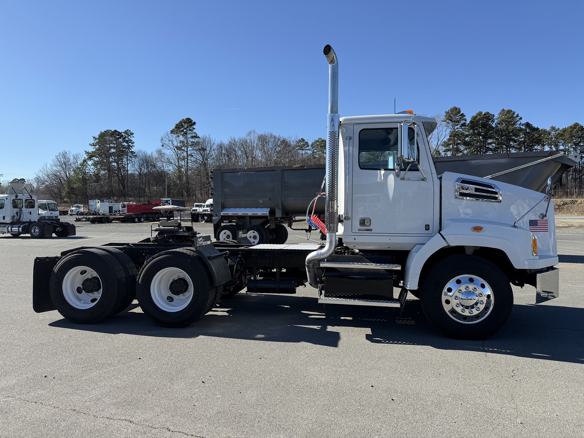 2016 Western Star 4700 - image 3 of 6