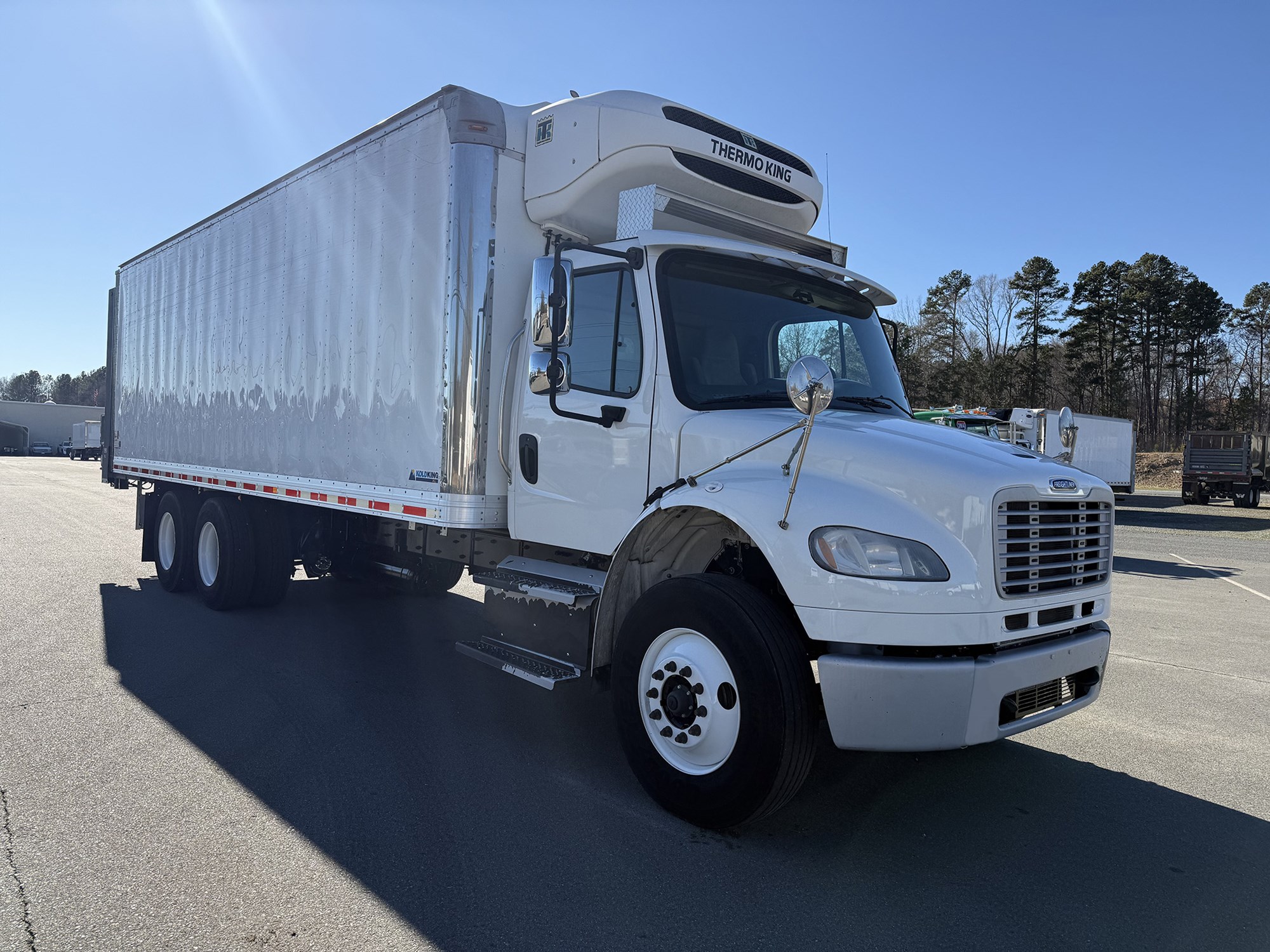 2016 Freightliner M2 - image 2 of 6