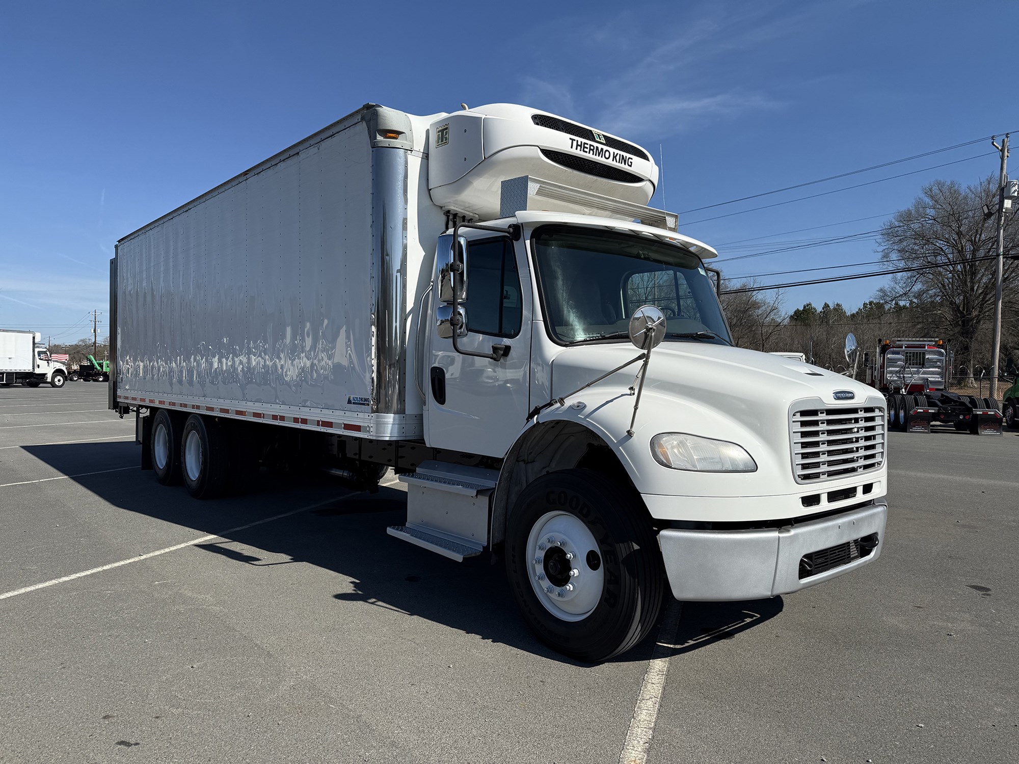 2016 Freightliner M2 - image 2 of 6