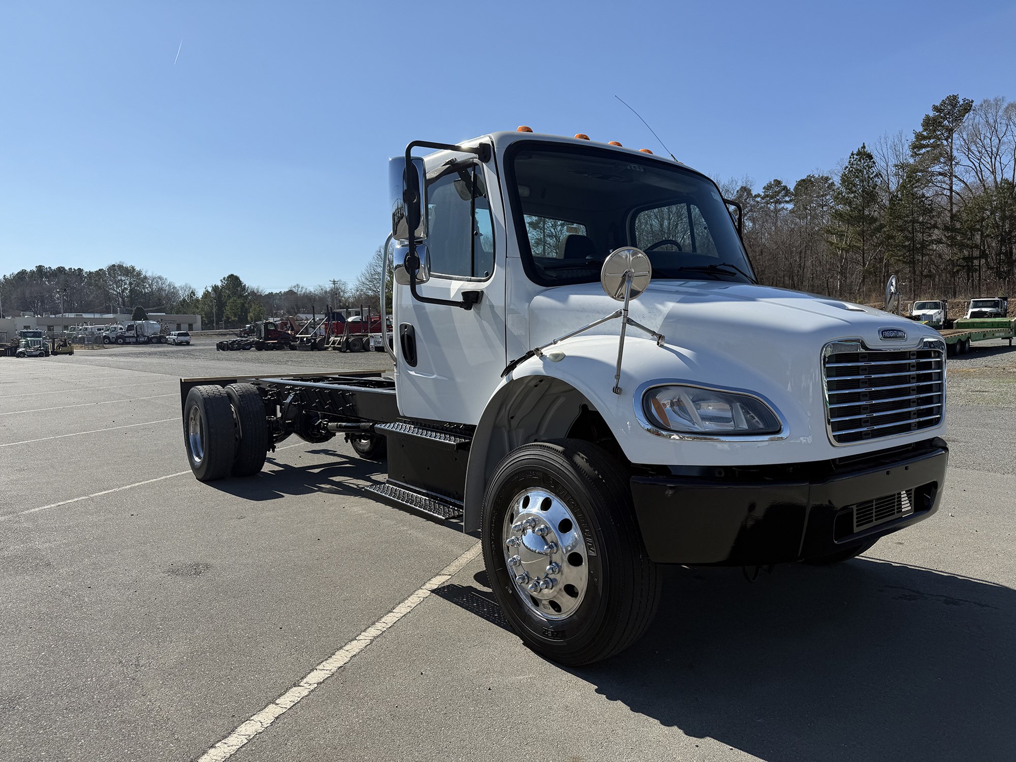 2018 Freightliner M2 - image 2 of 6