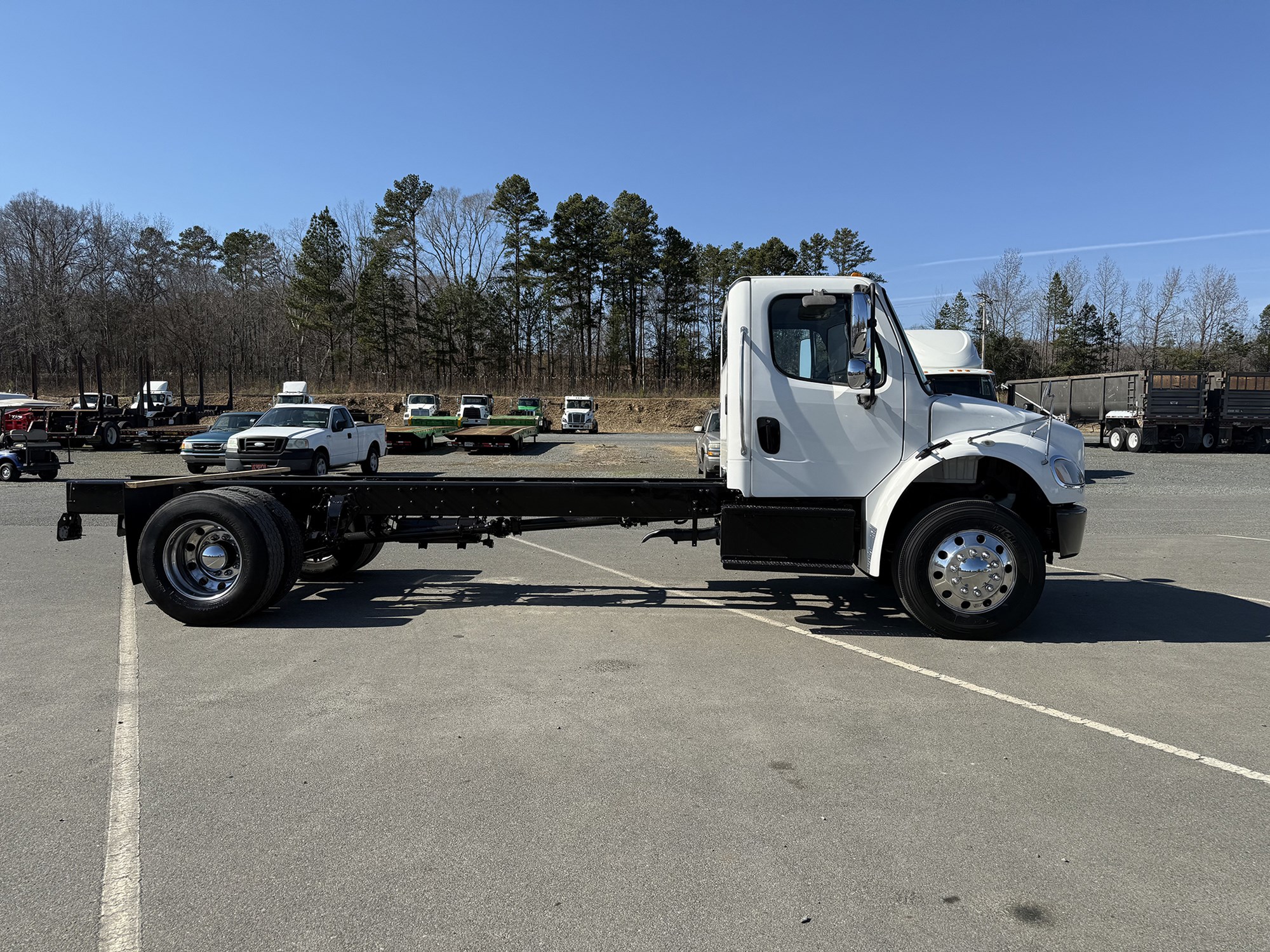 2018 Freightliner M2 - image 3 of 6