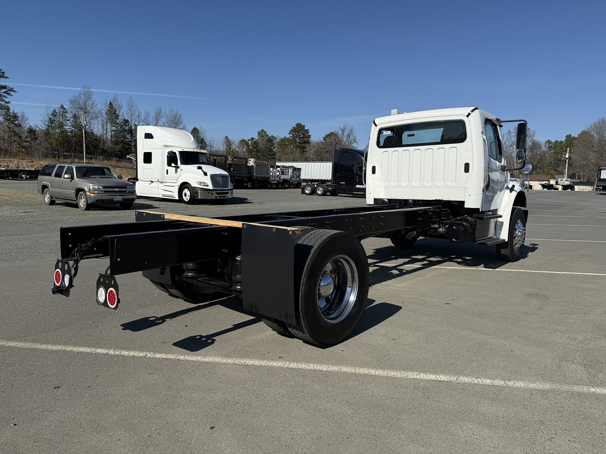 2018 Freightliner M2 - image 4 of 6